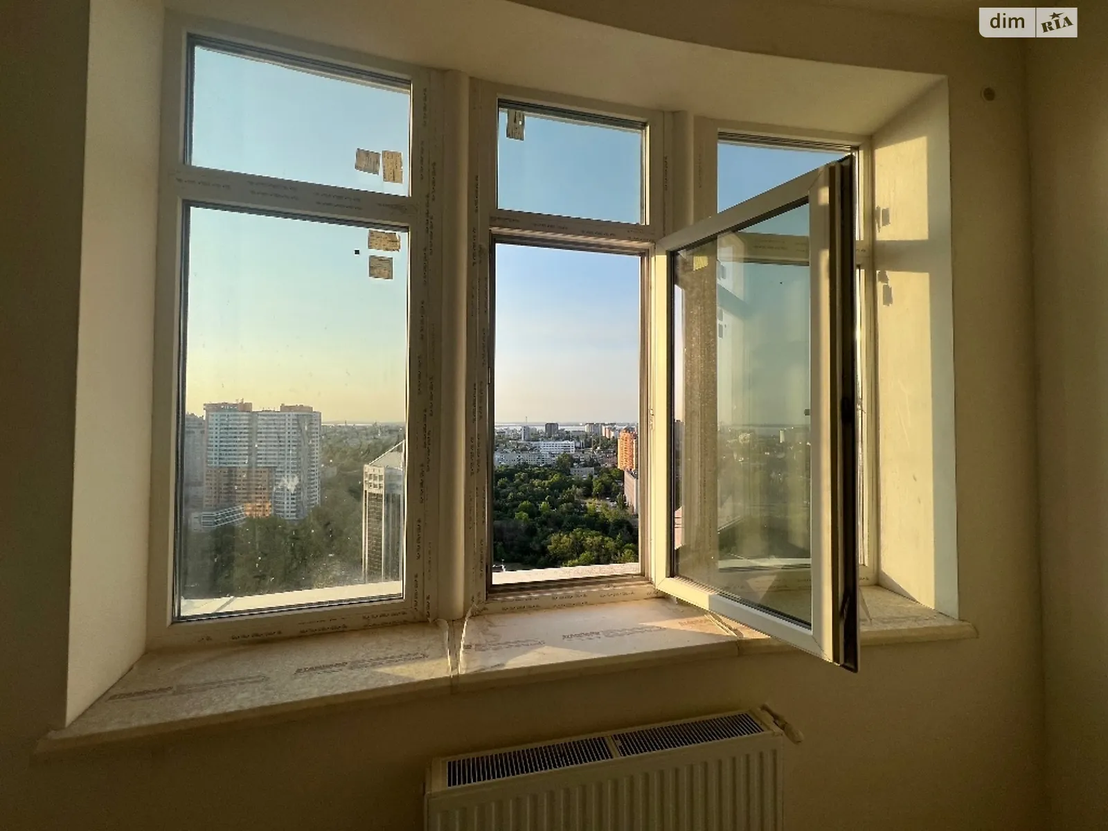 Продається 2-кімнатна квартира 100 кв. м у Одесі, просп. Гагаріна, 19А - фото 1