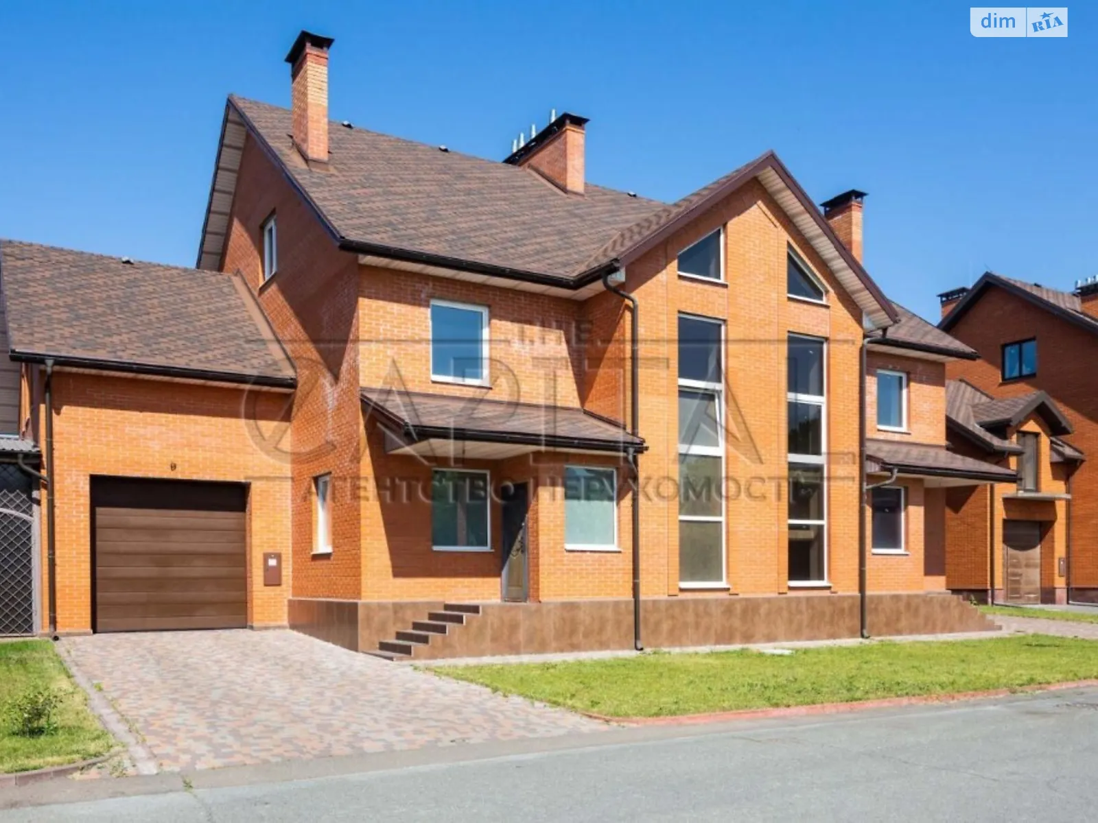 Продается дом на 2 этажа 360 кв. м с верандой, цена: 219000 $ - фото 1