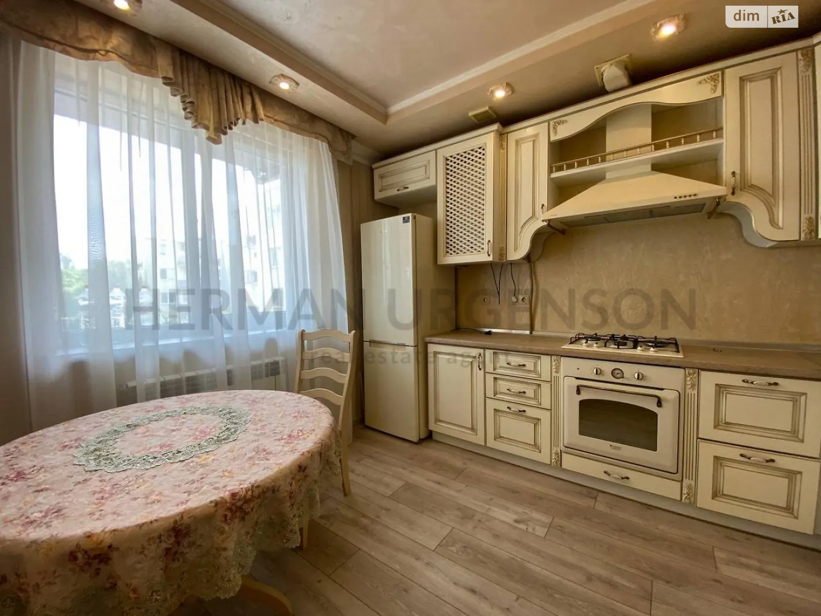 Продается 2-комнатная квартира 64 кв. м в Ужгороде - фото 1