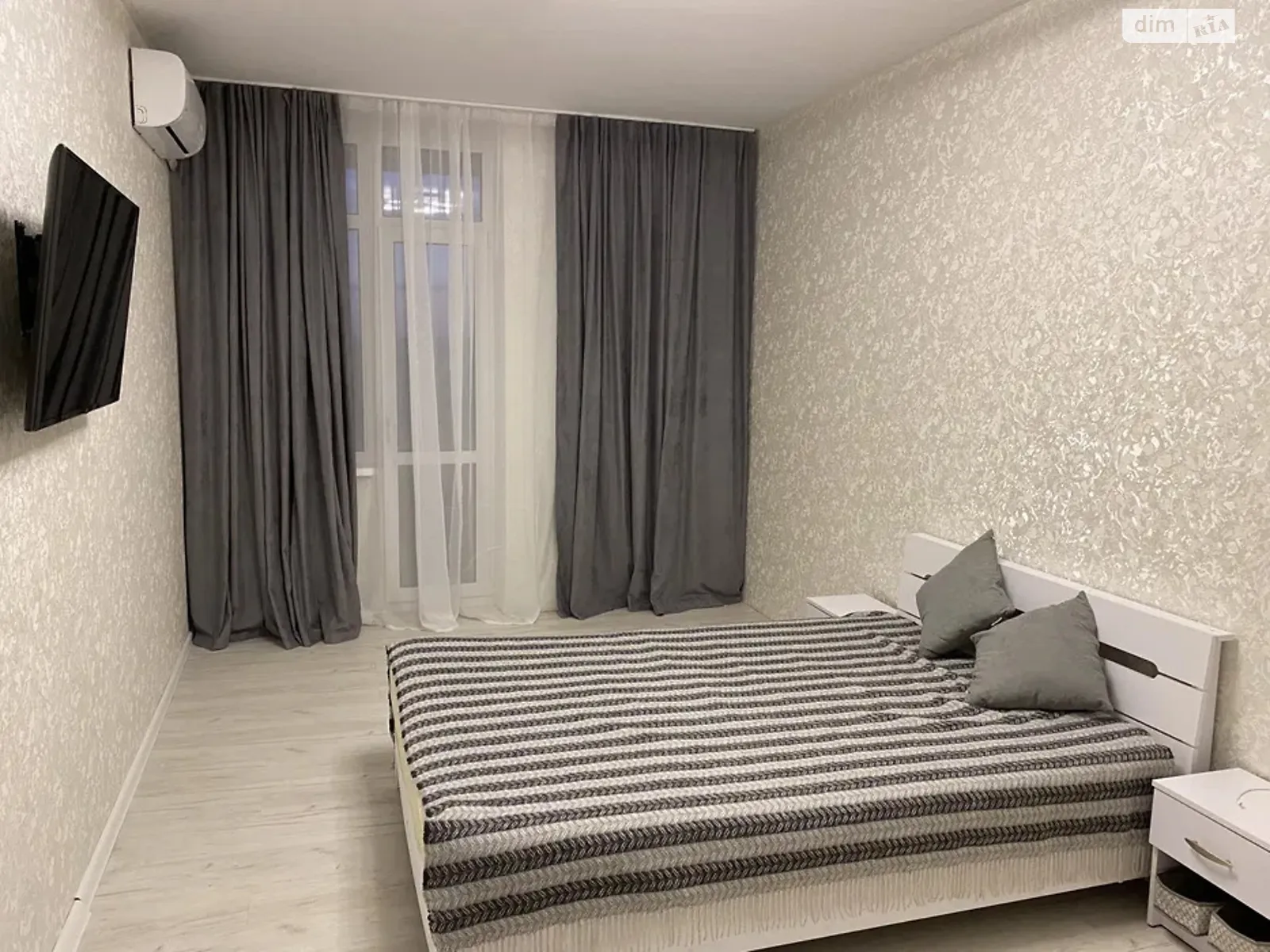 Продается 2-комнатная квартира 60 кв. м в Борисполе, ул. Привокзальная