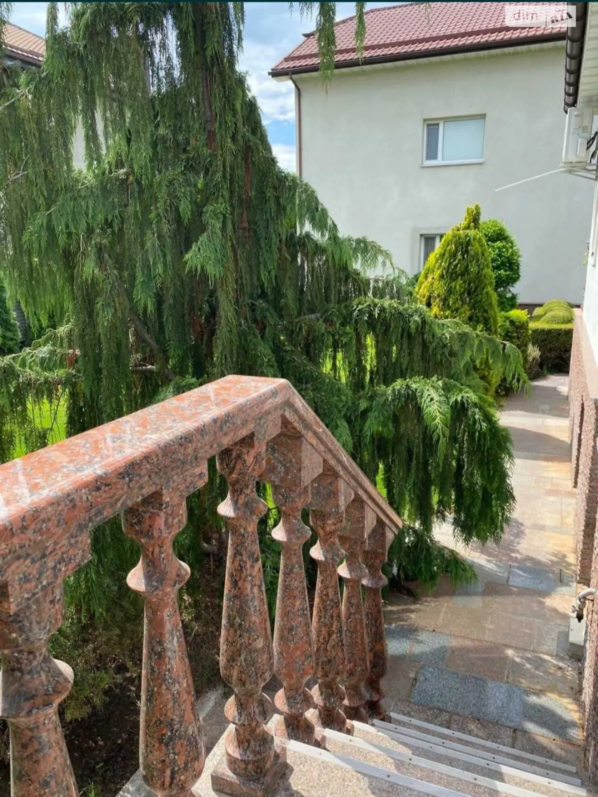 Продается дом на 3 этажа 270 кв. м с террасой, цена: 349000 $ - фото 1