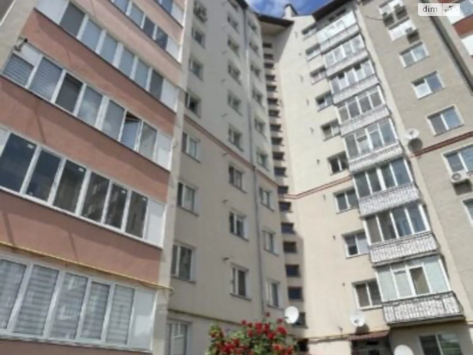 Продается 1-комнатная квартира 40 кв. м в Ивано-Франковске, ул. Симоненко Василия - фото 1