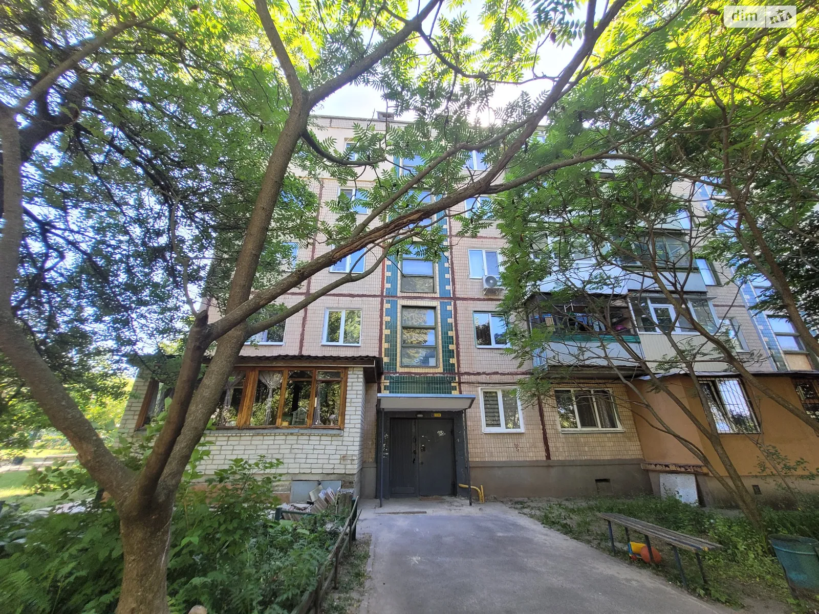 Продается 3-комнатная квартира 64 кв. м в Харькове, ул. Героев Труда, 48Б
