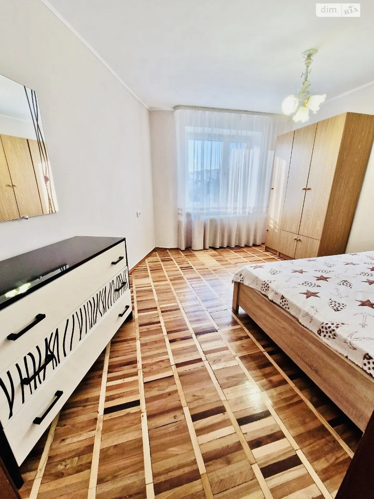 Продается 3-комнатная квартира 62 кв. м в Ровно, ул. Соборная - фото 1