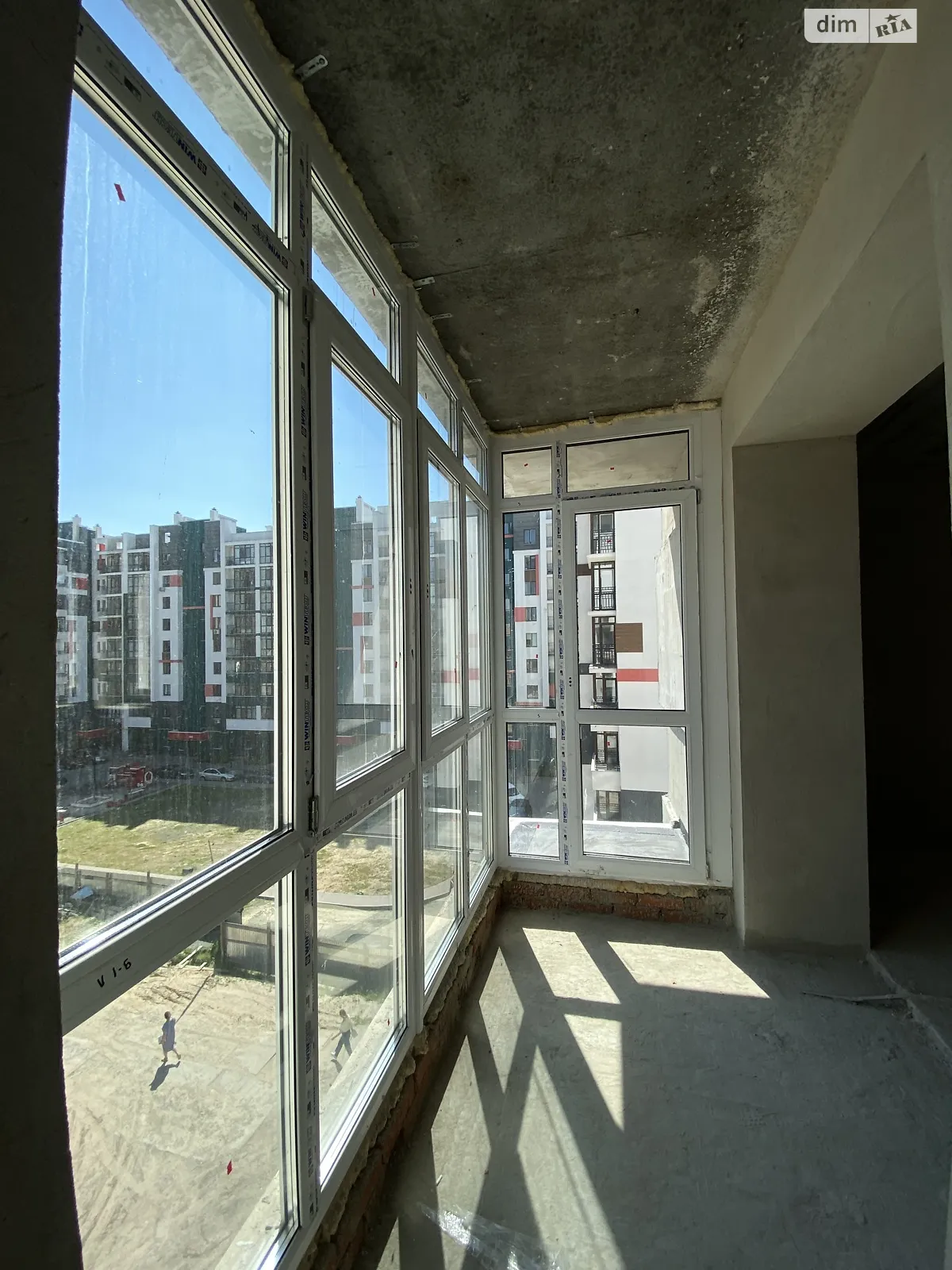 Продается 2-комнатная квартира 65 кв. м в Буче, ул. Амосова, 4 - фото 1
