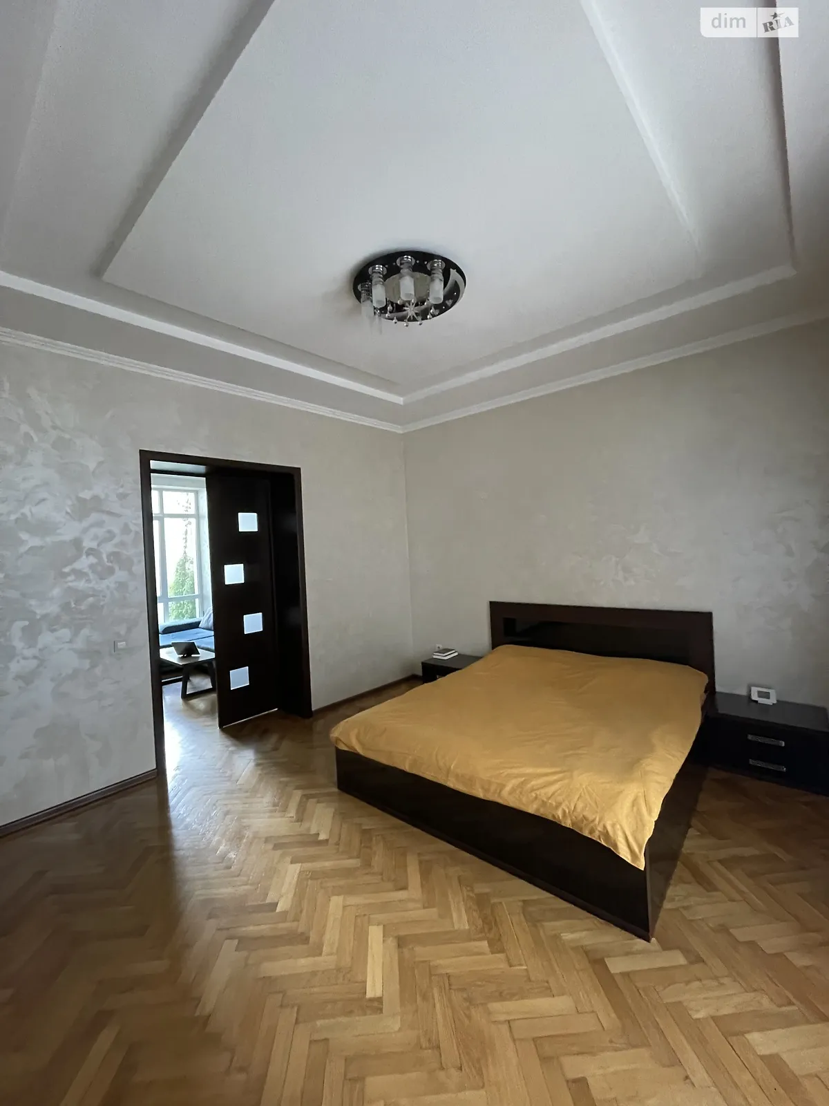 Продается 3-комнатная квартира 100 кв. м в Черновцах, ул. Главная, 76 - фото 1