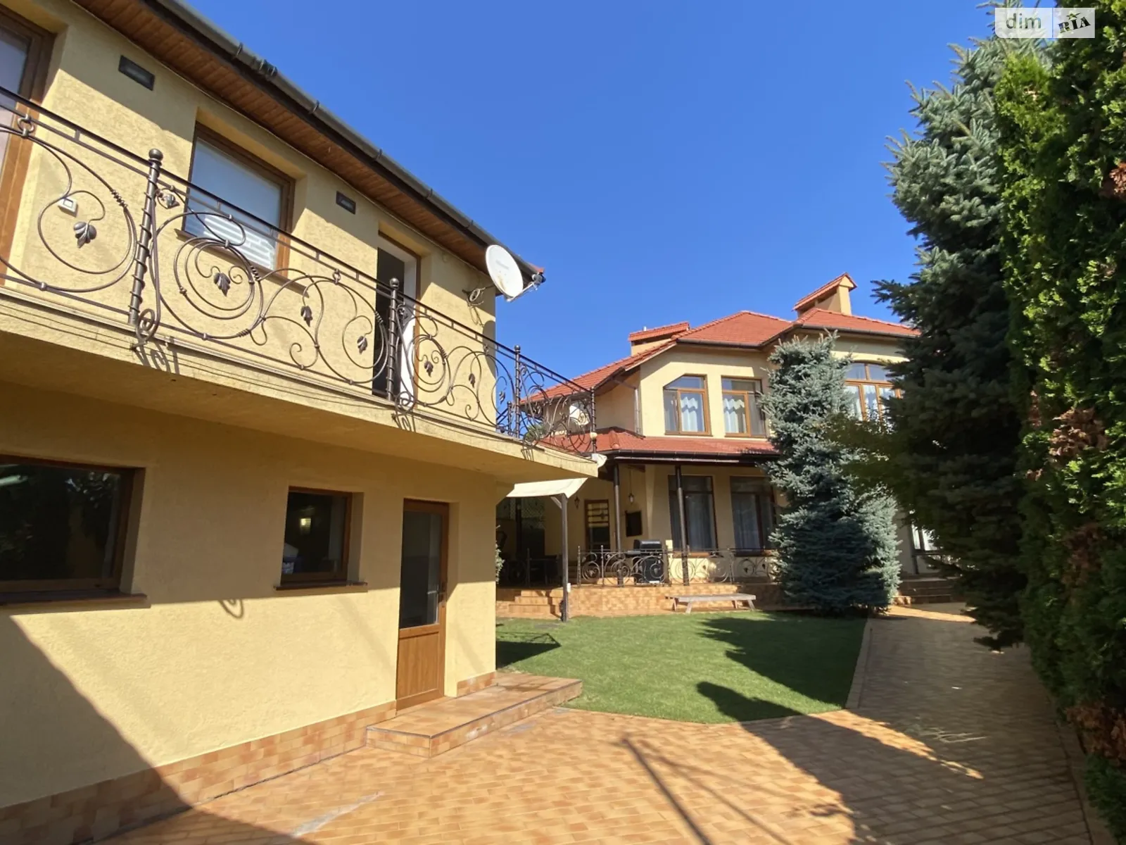 Продается дом на 2 этажа 340 кв. м с баней/сауной, цена: 750000 $ - фото 1
