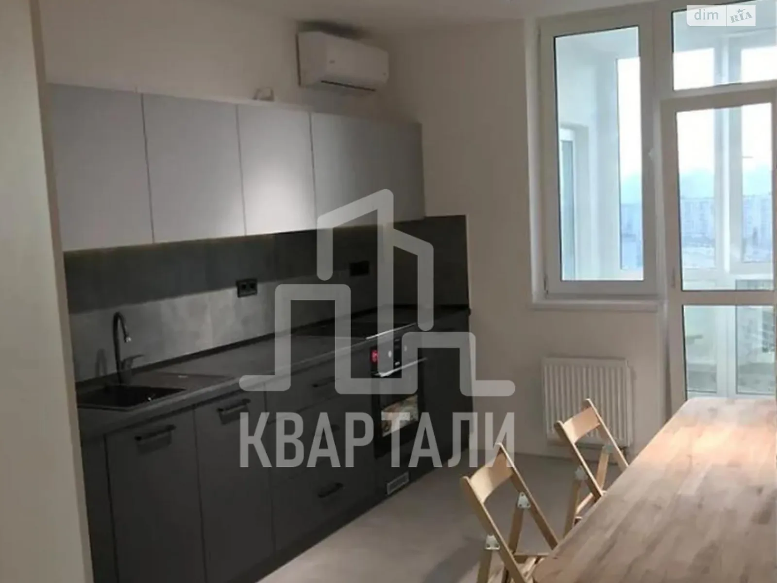 Продается 1-комнатная квартира 47 кв. м в Киеве, просп. Соборности - фото 1