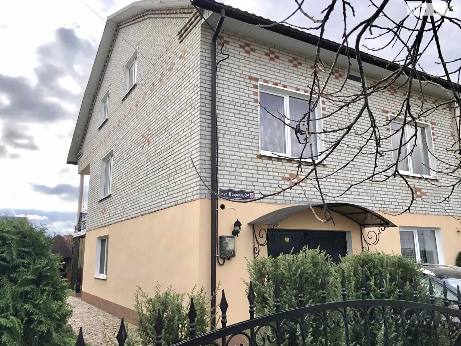 Продается дом на 3 этажа 244.3 кв. м с гаражом, цена: 120000 $ - фото 1