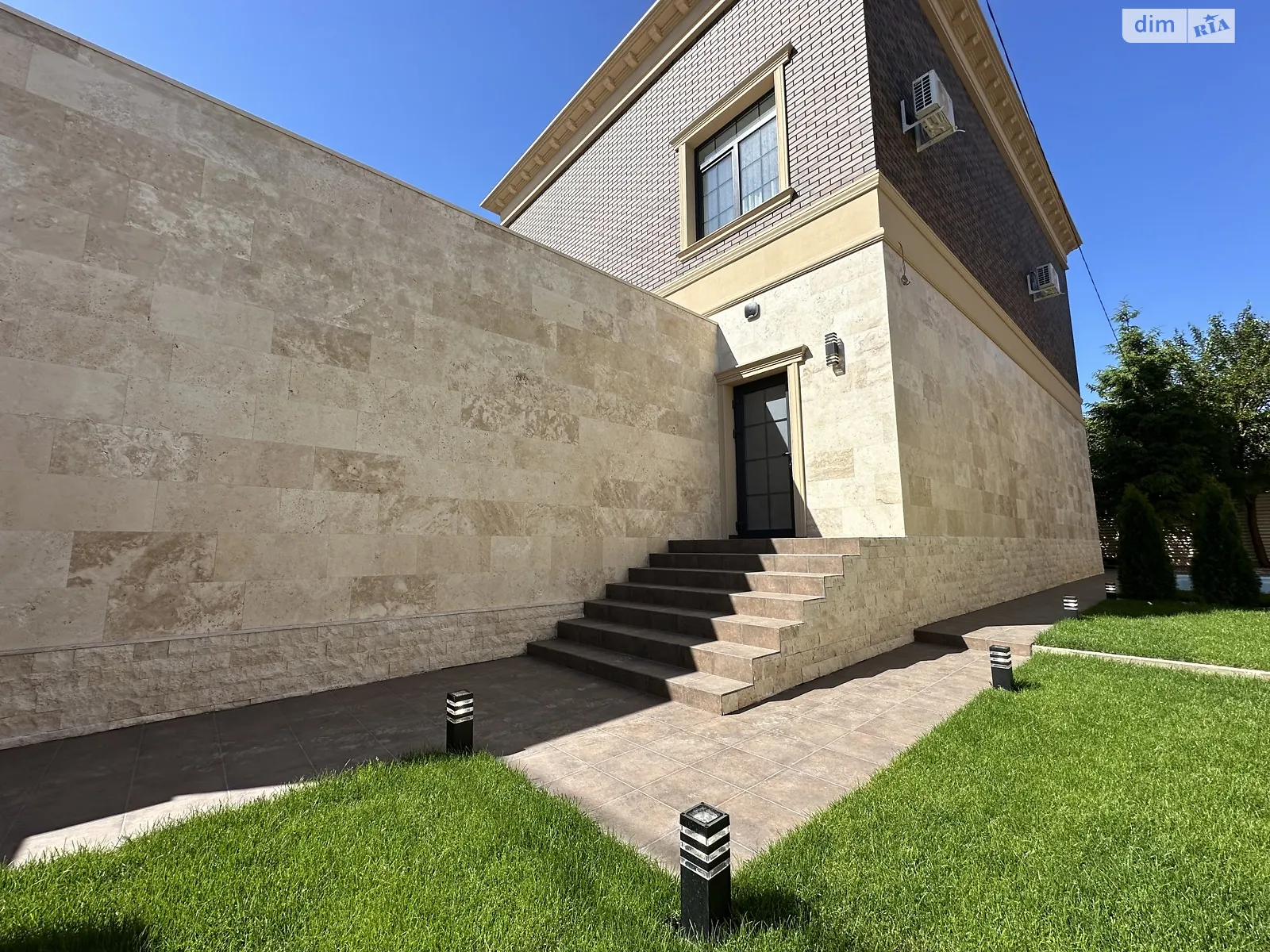 Продається будинок 2 поверховий 225 кв. м з каміном, цена: 570000 $ - фото 1