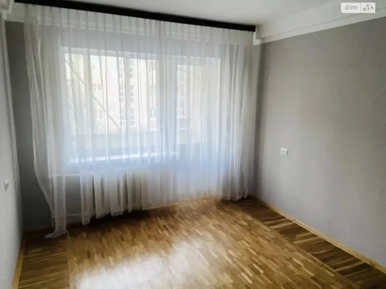Продается 1-комнатная квартира 30 кв. м в Киеве, ул. Серожупанников(Валентина Серова), 30 - фото 1