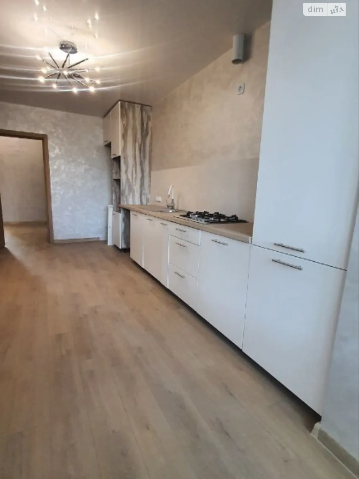 Продается 2-комнатная квартира 74 кв. м в Хмельницком, ул. Гетмана Мазепы(Красовского Маршала), 67