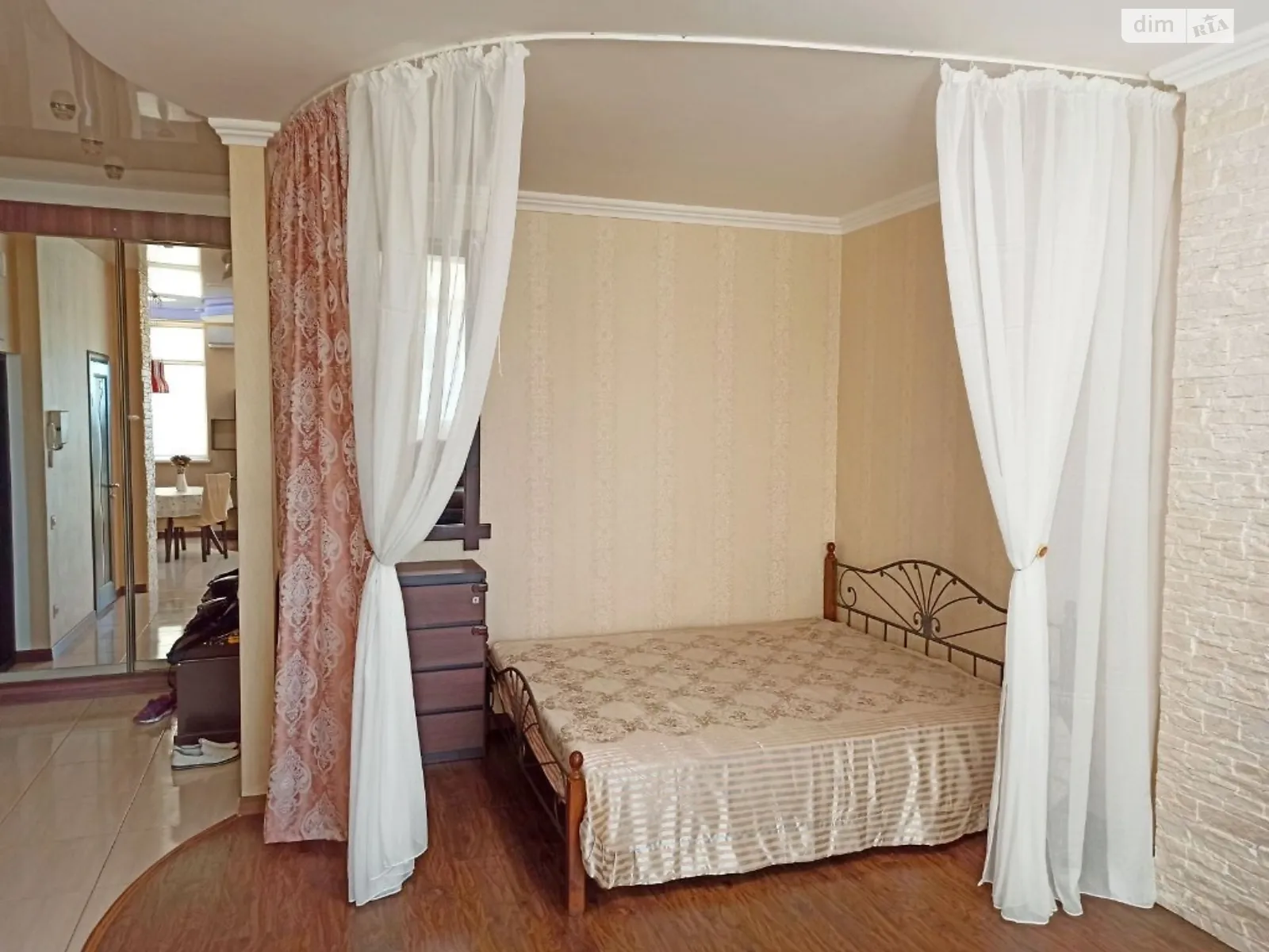 Сдается в аренду 1-комнатная квартира 50 кв. м в Одессе, ул. Артиллерийская - фото 1