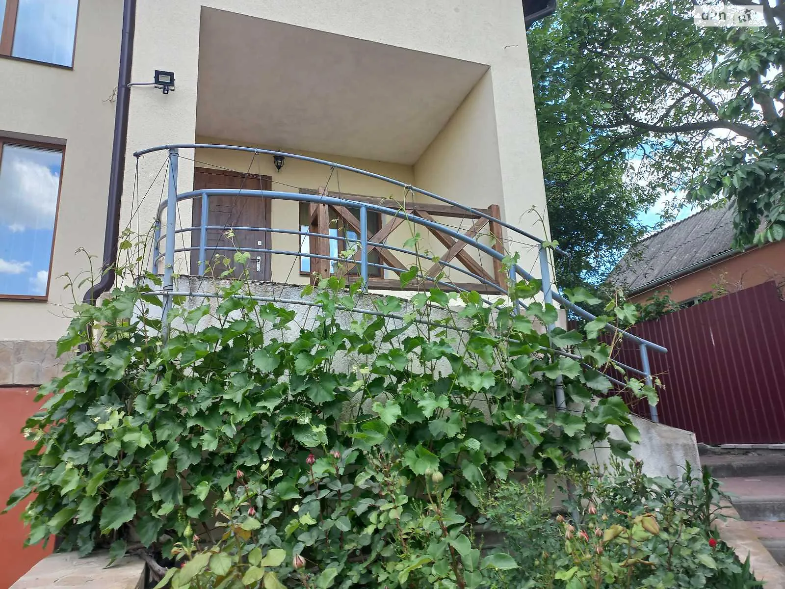 Продается дом на 2 этажа 320 кв. м с балконом, цена: 324990 $ - фото 1