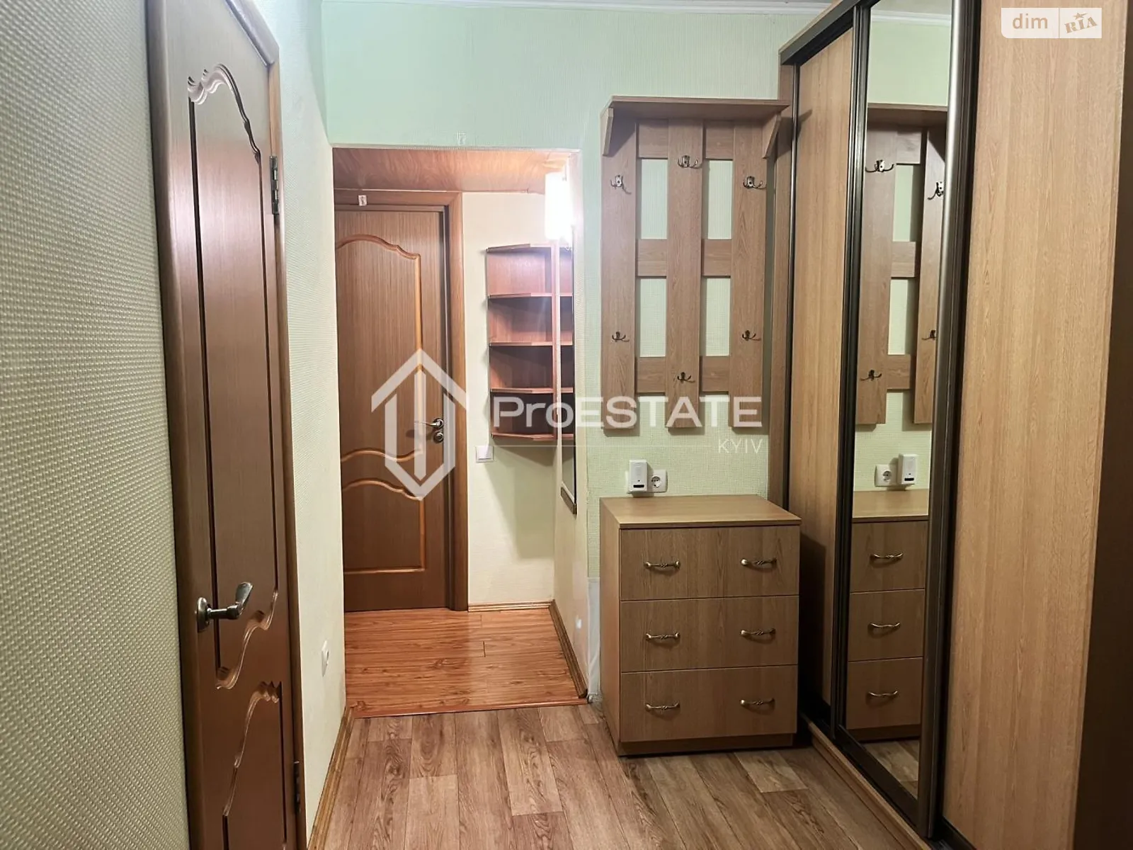 Продается 3-комнатная квартира 54 кв. м в Борисполе, ул. Завокзальная - фото 1