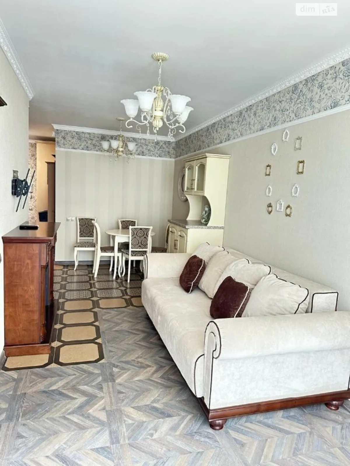 Продается 1-комнатная квартира 51 кв. м в Киеве, ул. Драгоманова, 2А - фото 1
