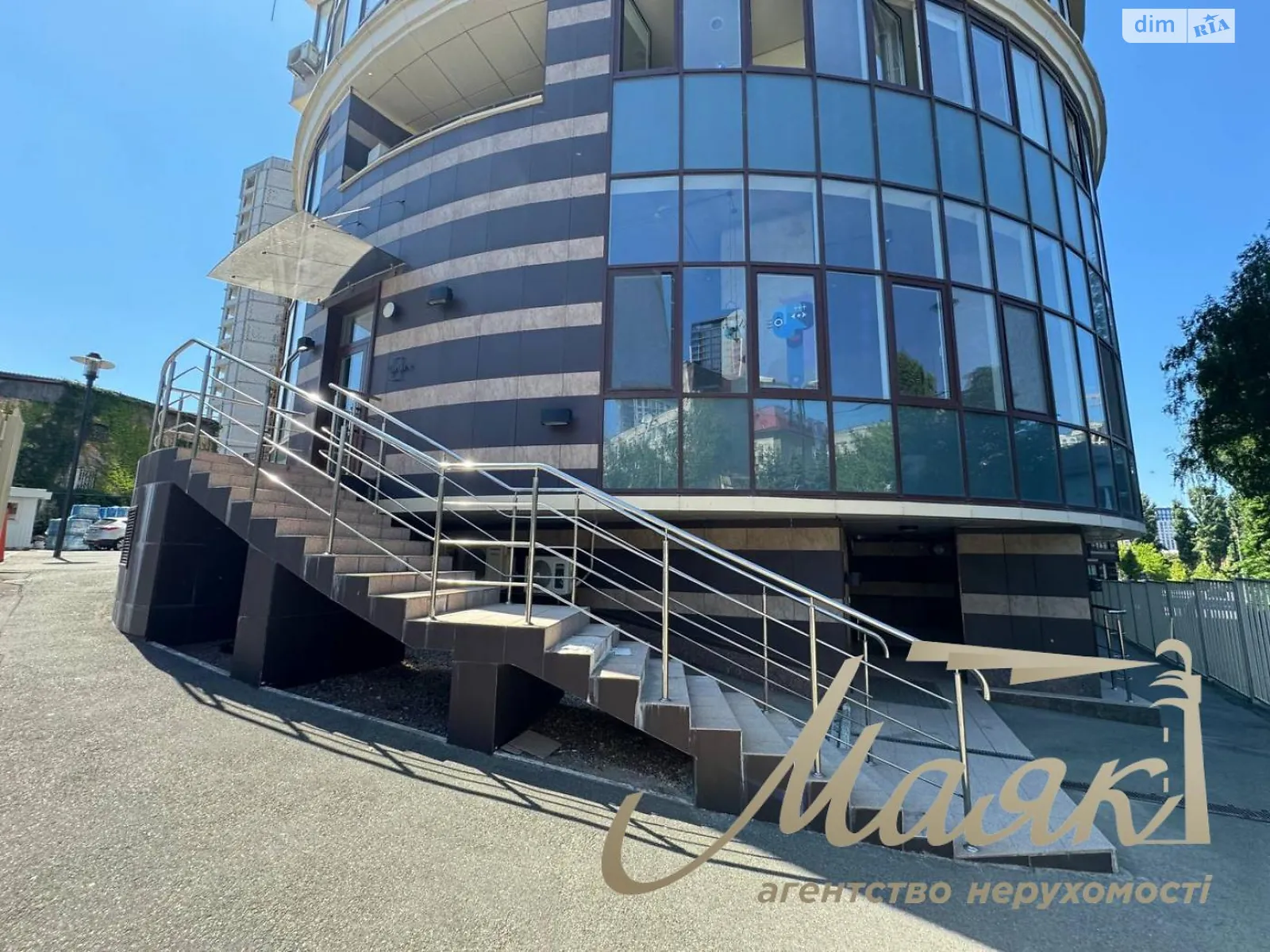 Сдается в аренду офис 160 кв. м в бизнес-центре, цена: 3500 $ - фото 1