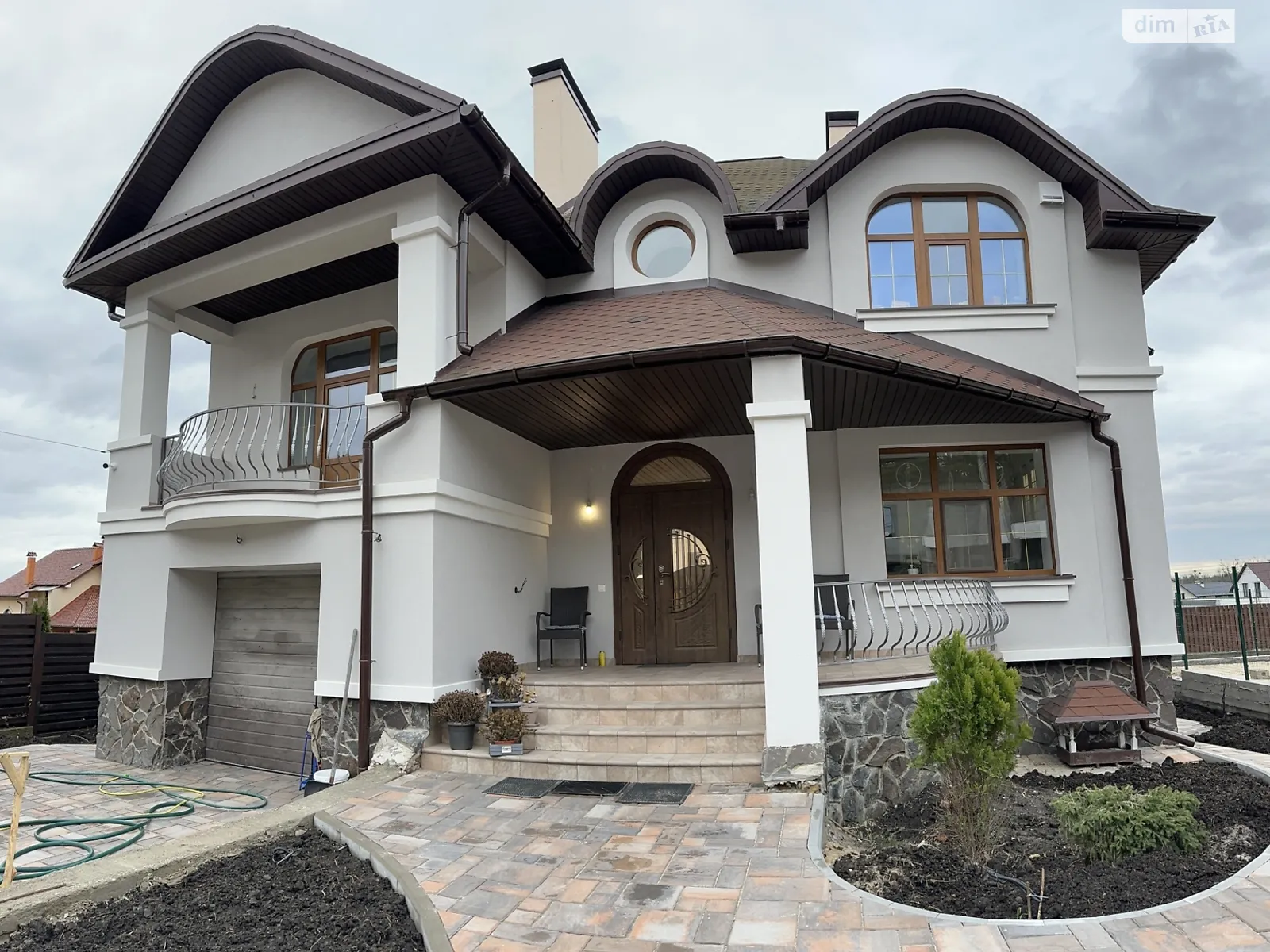 Продається будинок 2 поверховий 340 кв. м з гаражем, цена: 375000 $ - фото 1