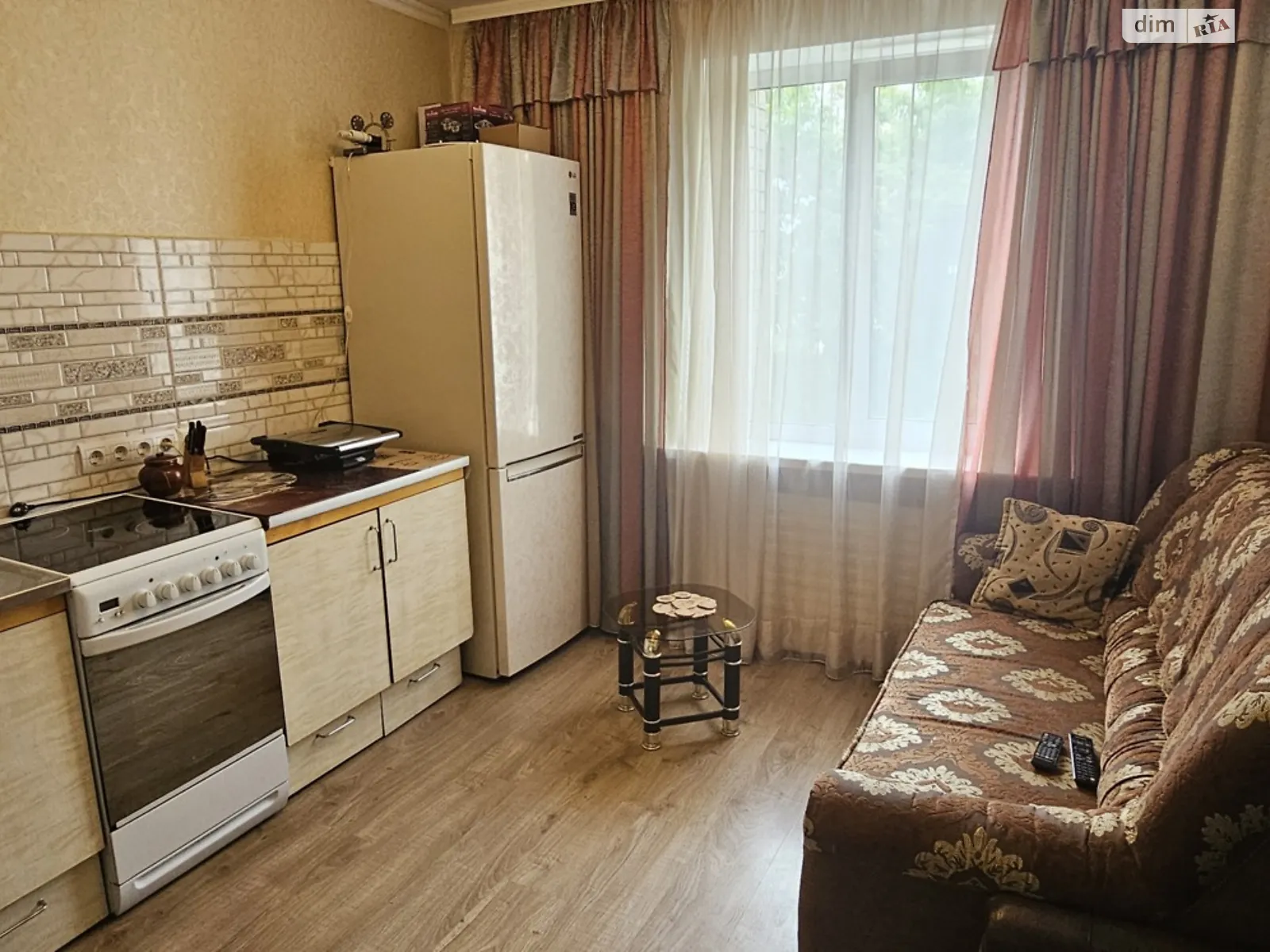 Продается 1-комнатная квартира 38 кв. м в Буче, ул. Островского - фото 1