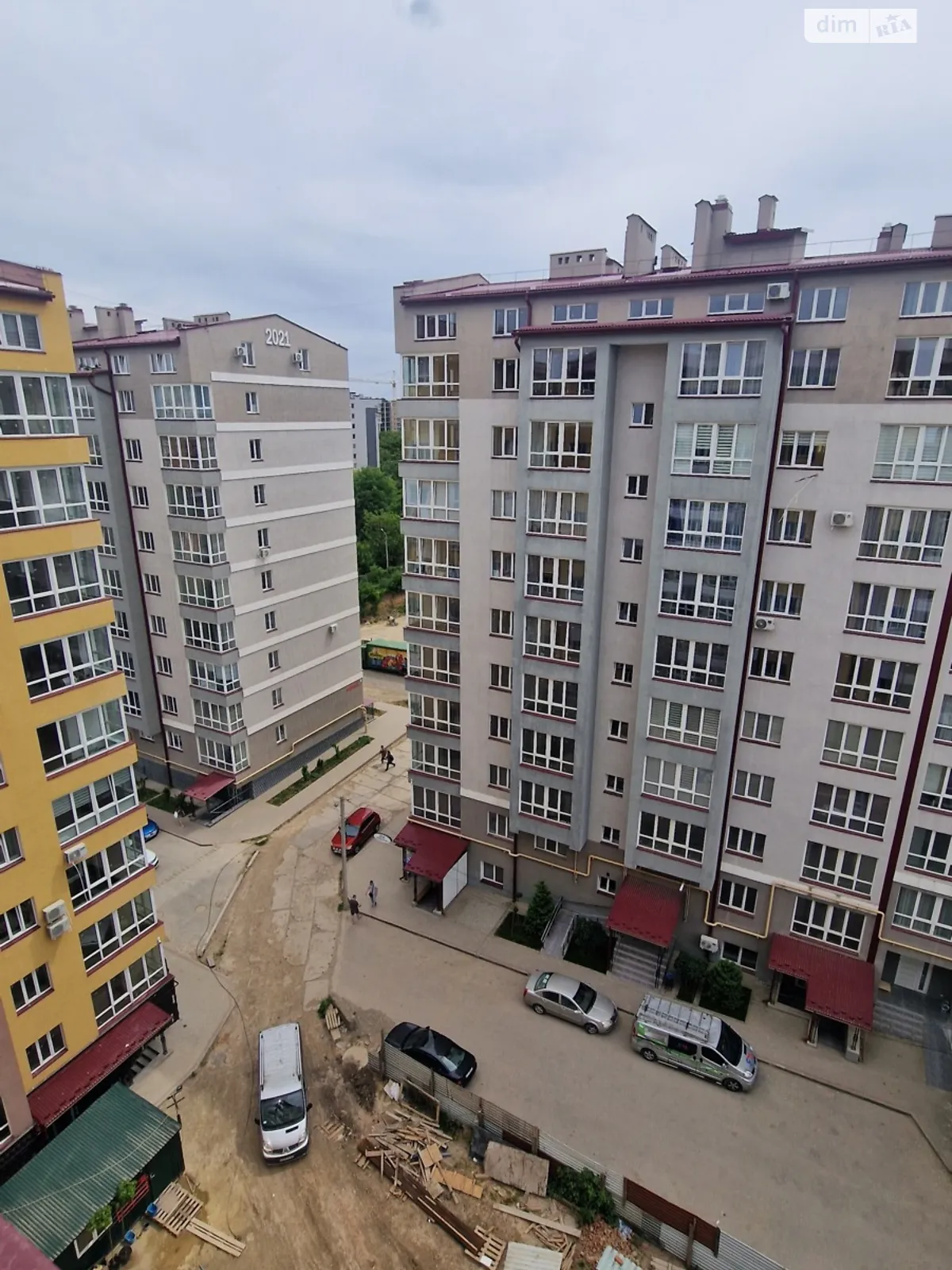 Продается 3-комнатная квартира 92 кв. м в Черновцах - фото 2