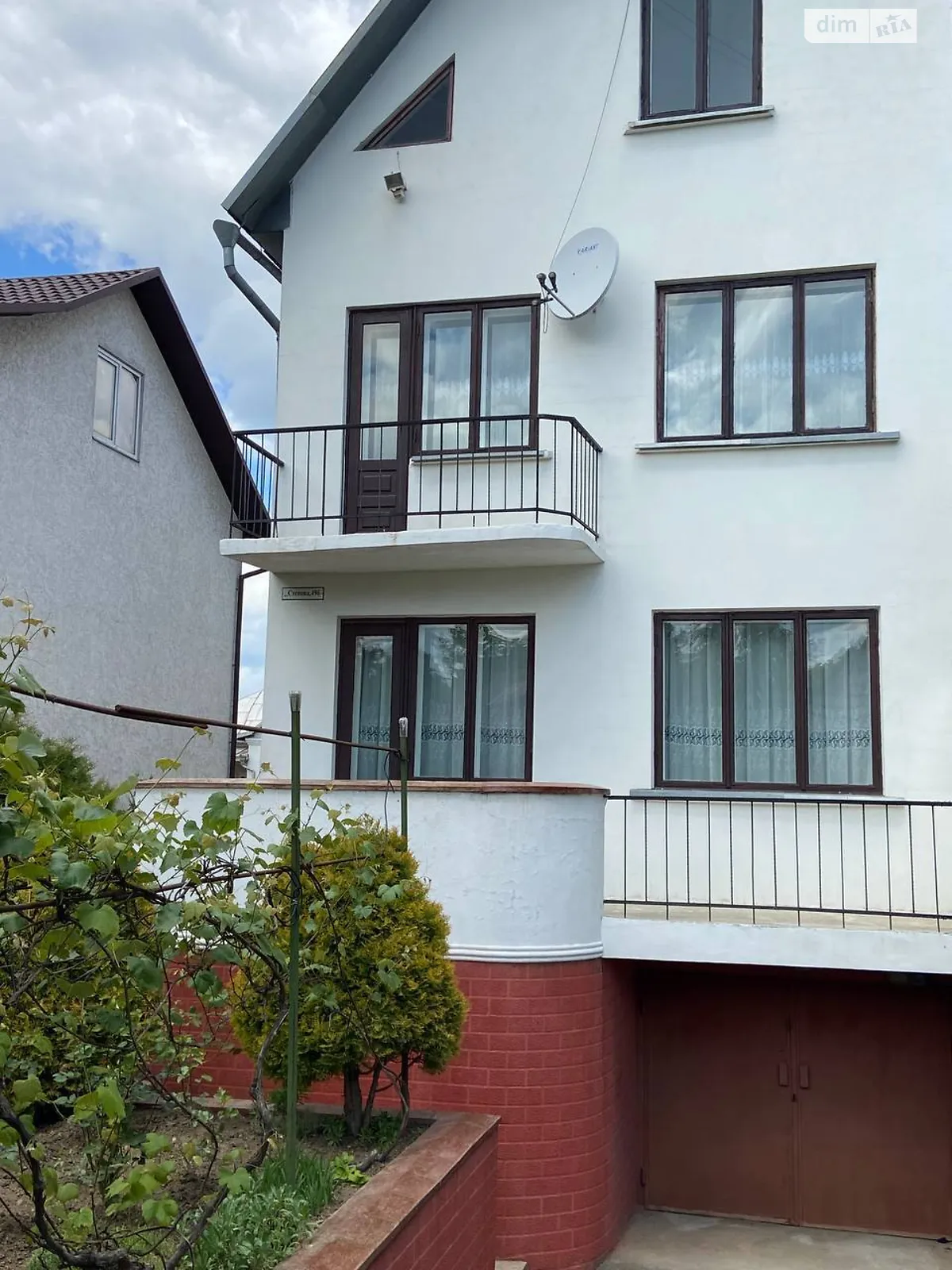 Продается дом на 3 этажа 250 кв. м с балконом - фото 2