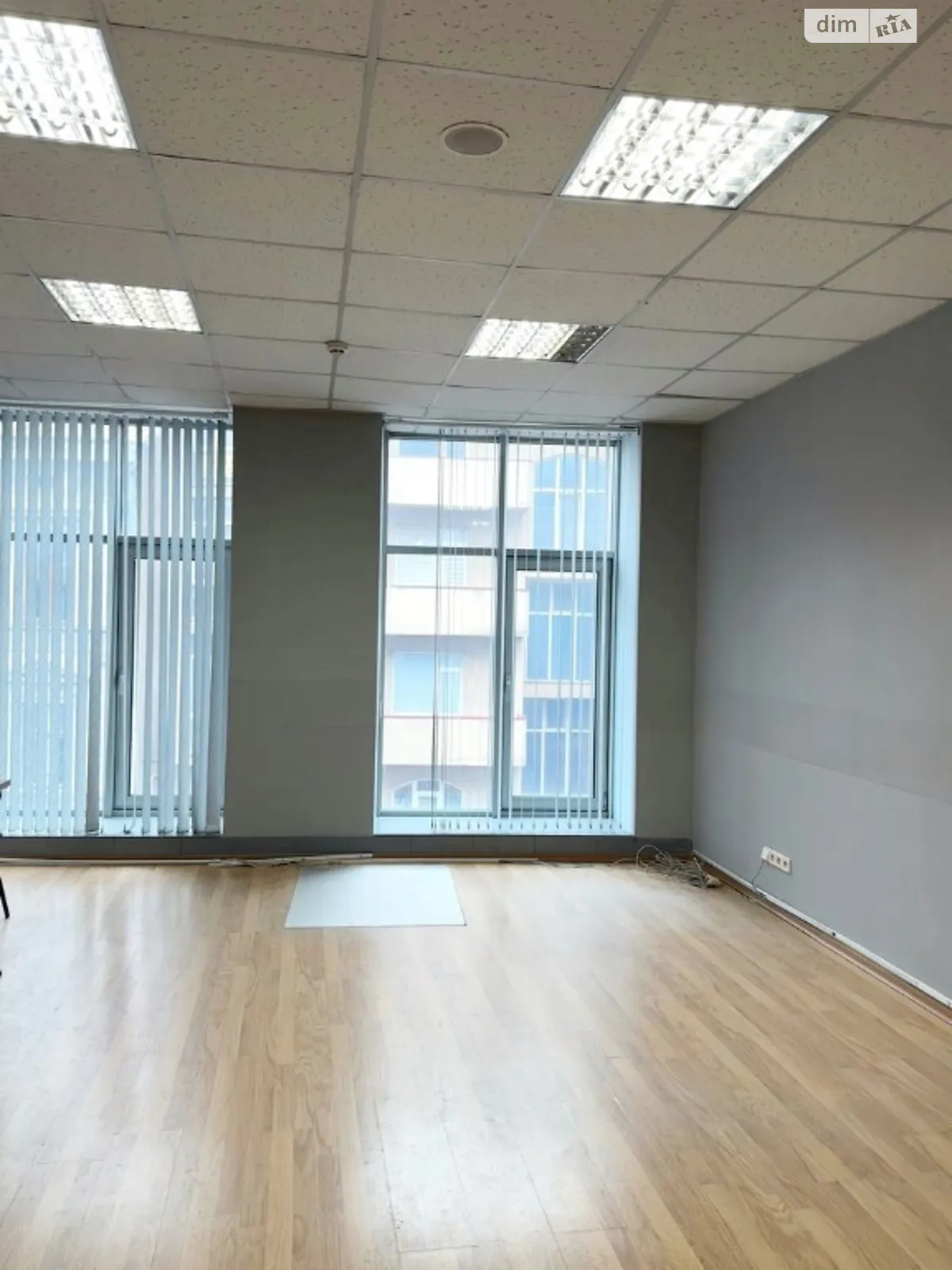 Продается офис 20 кв. м в бизнес-центре - фото 3