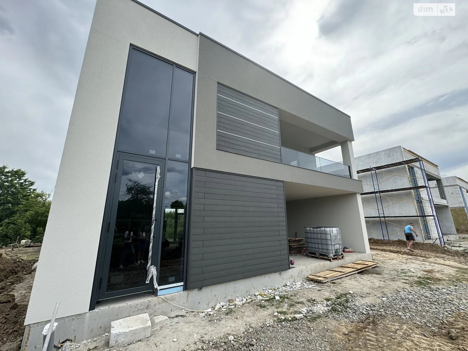 Продается дом на 2 этажа 180 кв. м с бассейном, цена: 150000 $ - фото 1