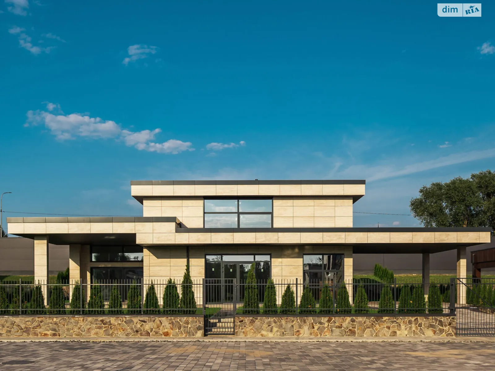 Продается дом на 3 этажа 263 кв. м с садом, цена: 868000 $ - фото 1