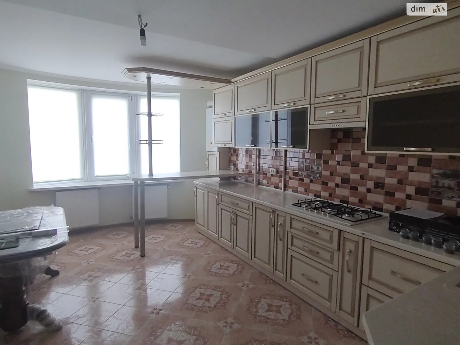 Продается 2-комнатная квартира 76.2 кв. м в Ивано-Франковске, ул. Довженко А., 21Б - фото 1