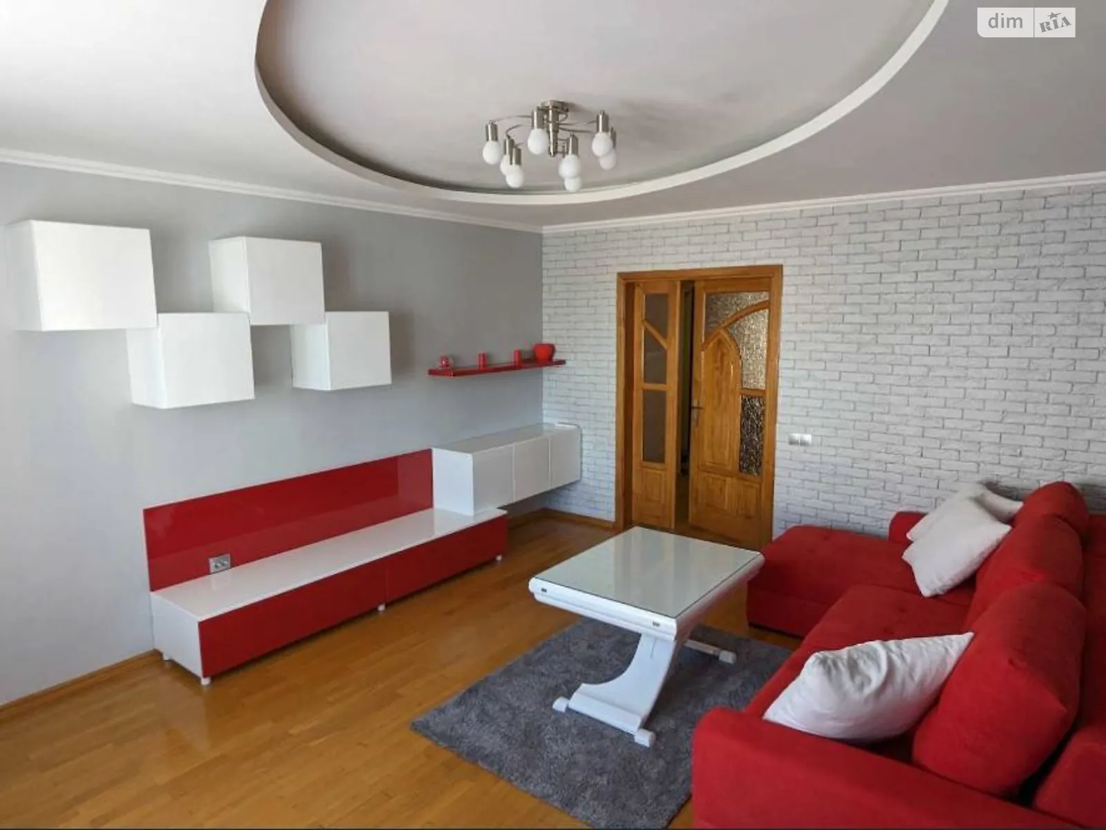 Продается 2-комнатная квартира 75 кв. м в Ивано-Франковске, ул. Хмельницкого Богдана - фото 1