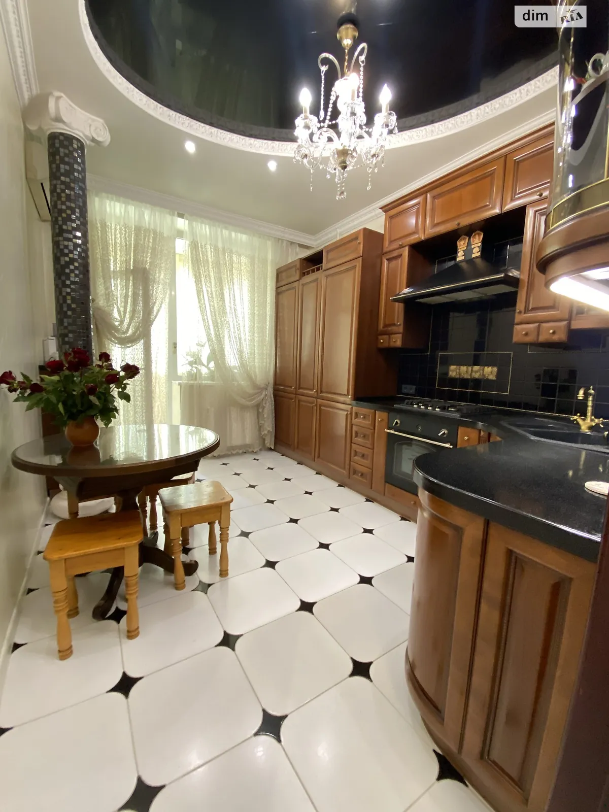 Продается 3-комнатная квартира 106.2 кв. м в Одессе, ул. Маршала Говорова, 10Б - фото 1