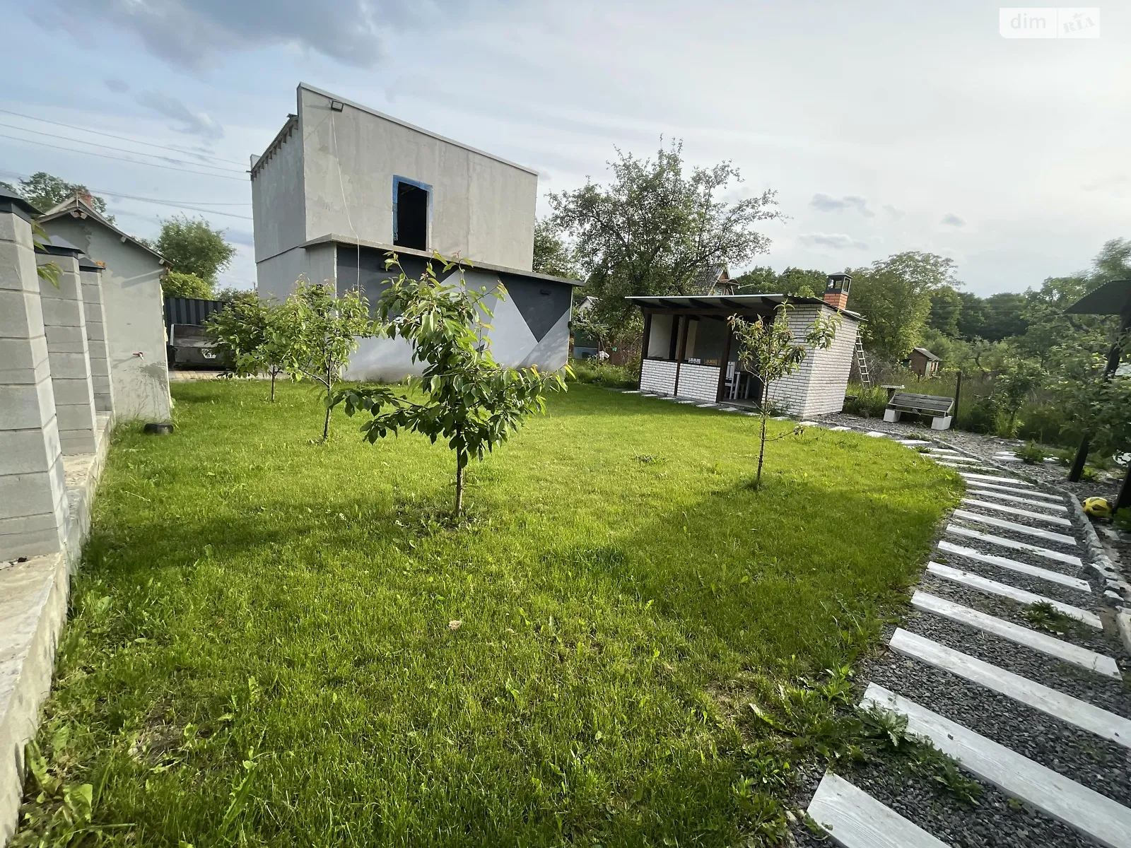 Продается дом на 2 этажа 80 кв. м с камином, цена: 40000 $ - фото 1