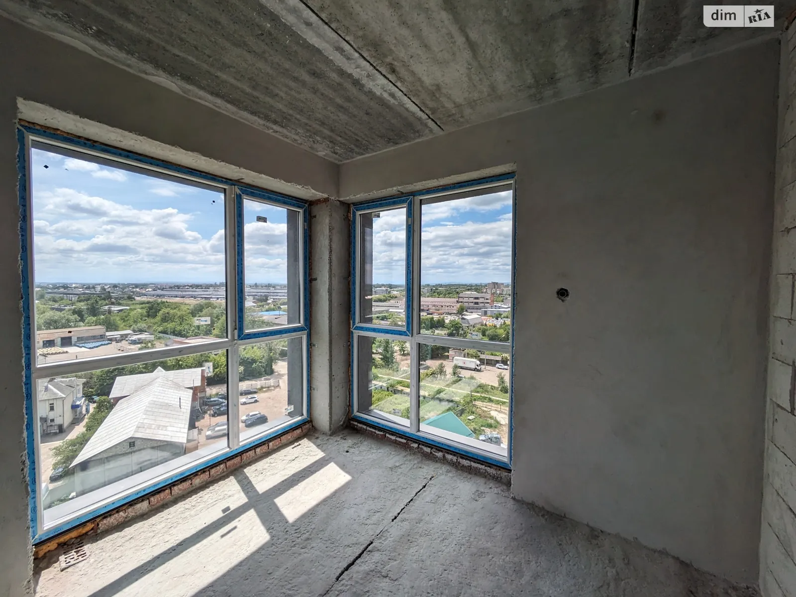 Продается 3-комнатная квартира 93.6 кв. м в Ивано-Франковске, ул. Ребета Л. - фото 1