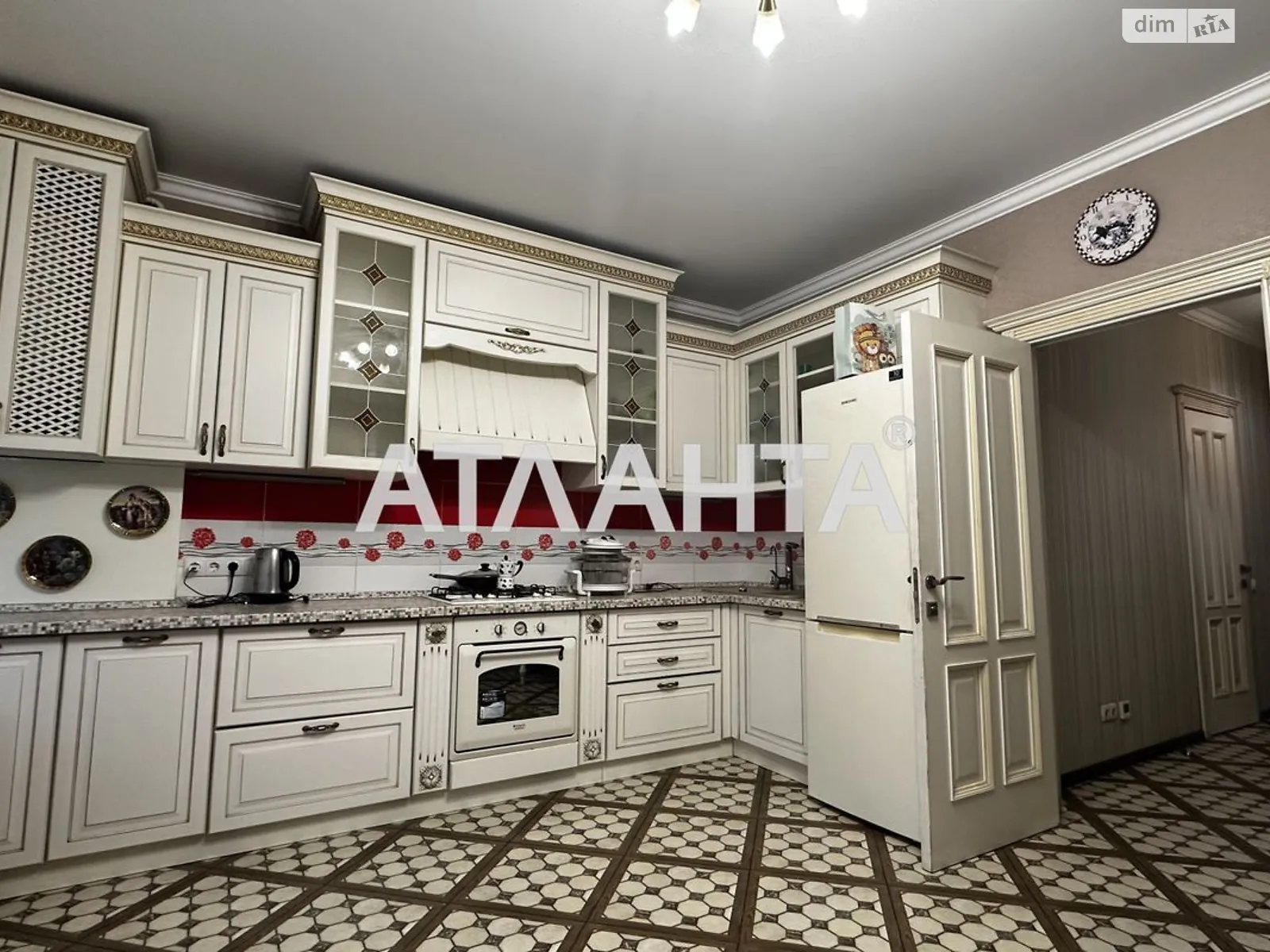 Продается 1-комнатная квартира 50 кв. м в Одессе, ул. Китобойная - фото 1