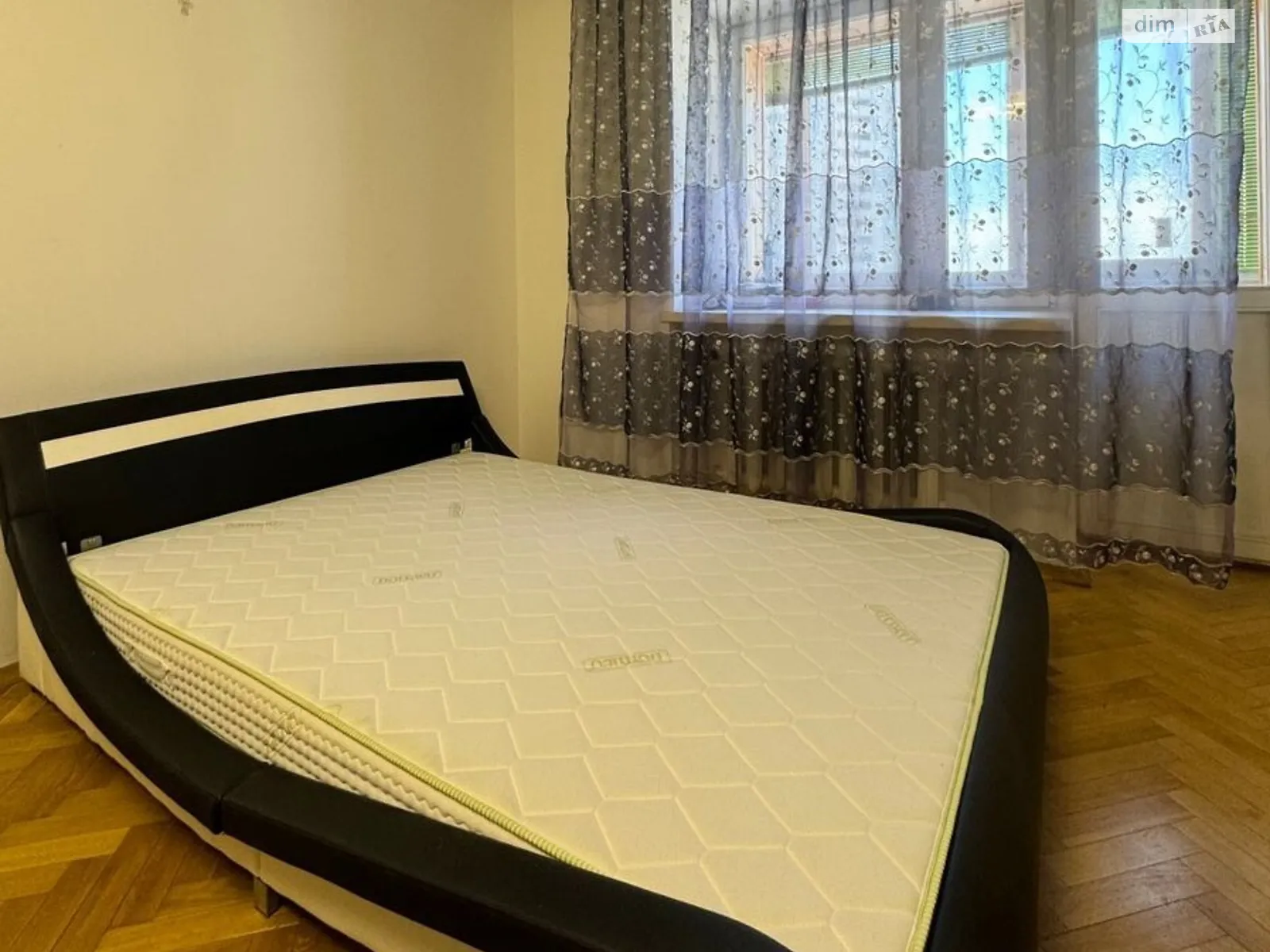 Продается 2-комнатная квартира 81 кв. м в Киеве, ул. Срибнокильская, 24 - фото 1
