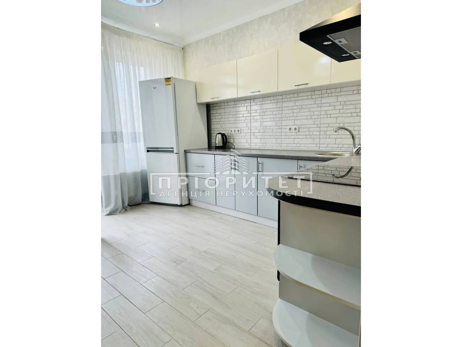 Продается 1-комнатная квартира 39.8 кв. м в Одессе, мас. Радужный - фото 1
