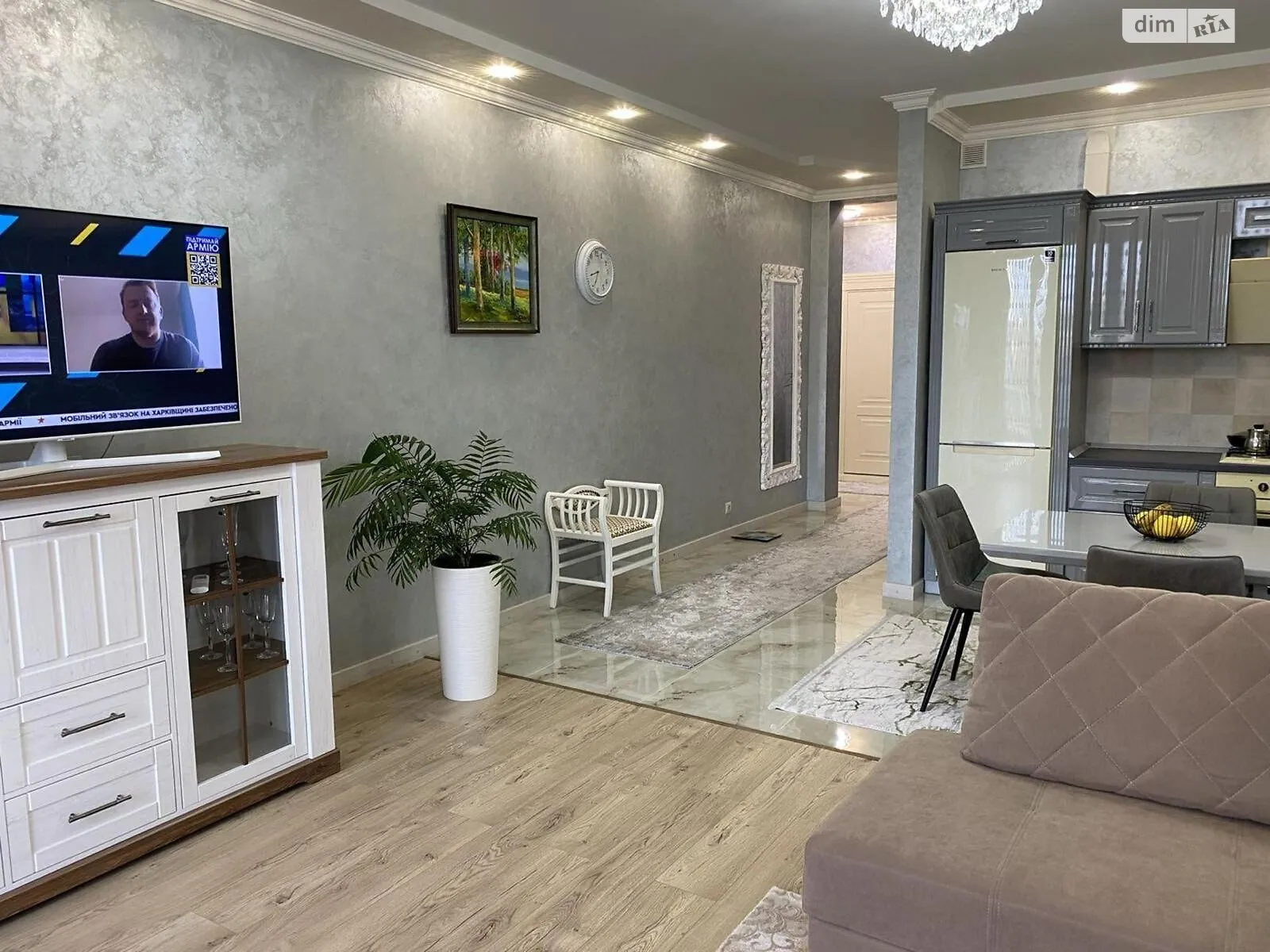 Продается 1-комнатная квартира 72 кв. м в Ужгороде, ул. Снигурского, 15 - фото 1
