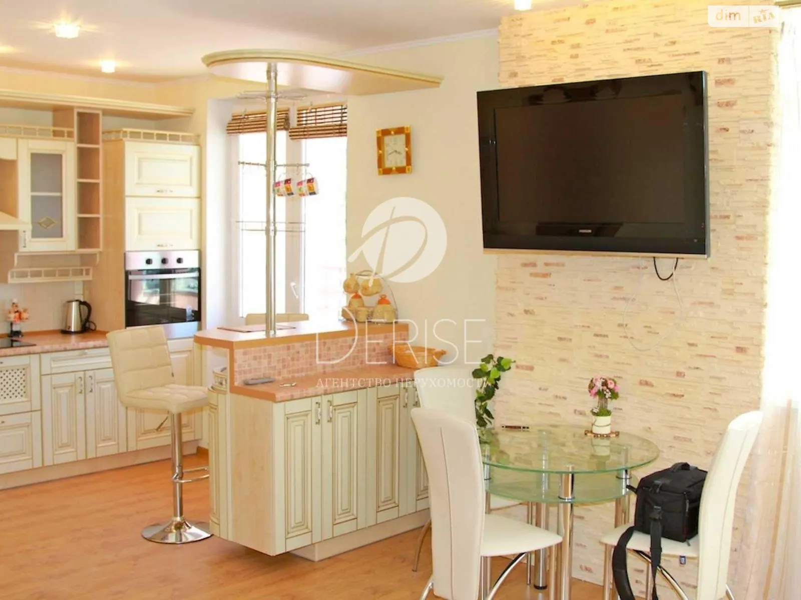 Продается 1-комнатная квартира 42 кв. м в Киеве, ул. Феодосийская, 1 - фото 1