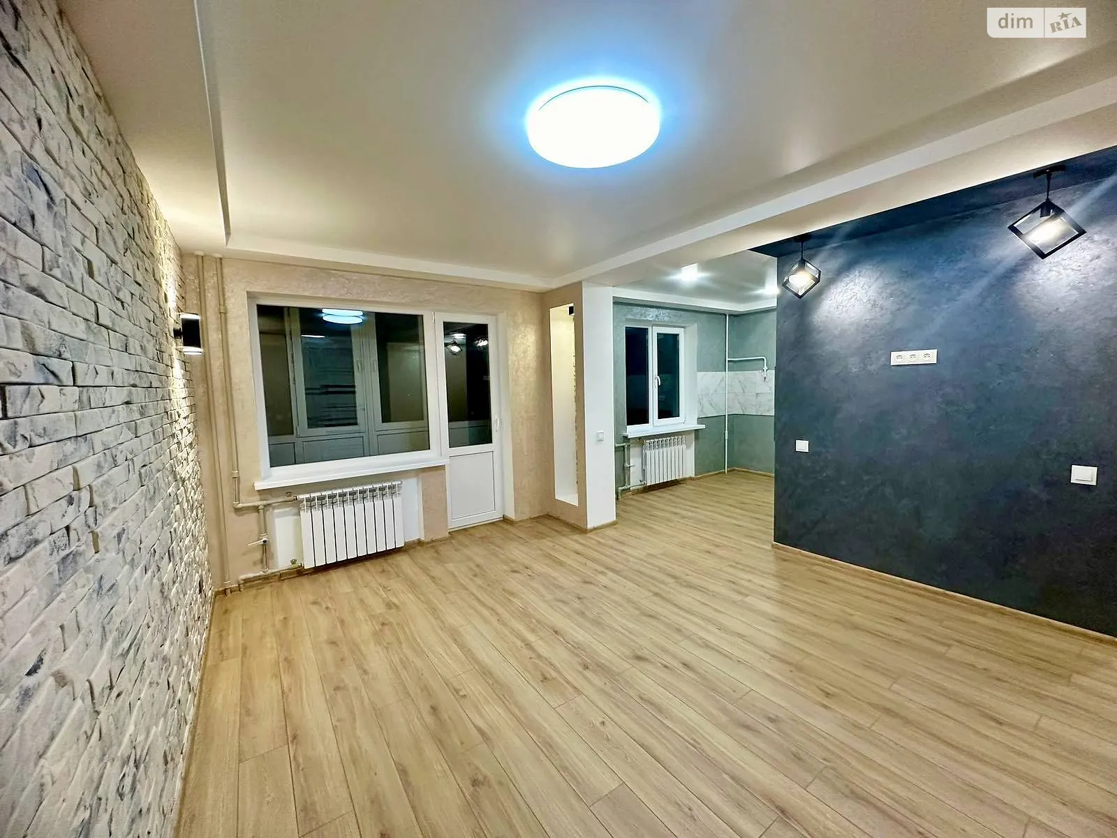 Продається 2-кімнатна квартира 44 кв. м у Кам'янському, вул. Звенигородська - фото 1