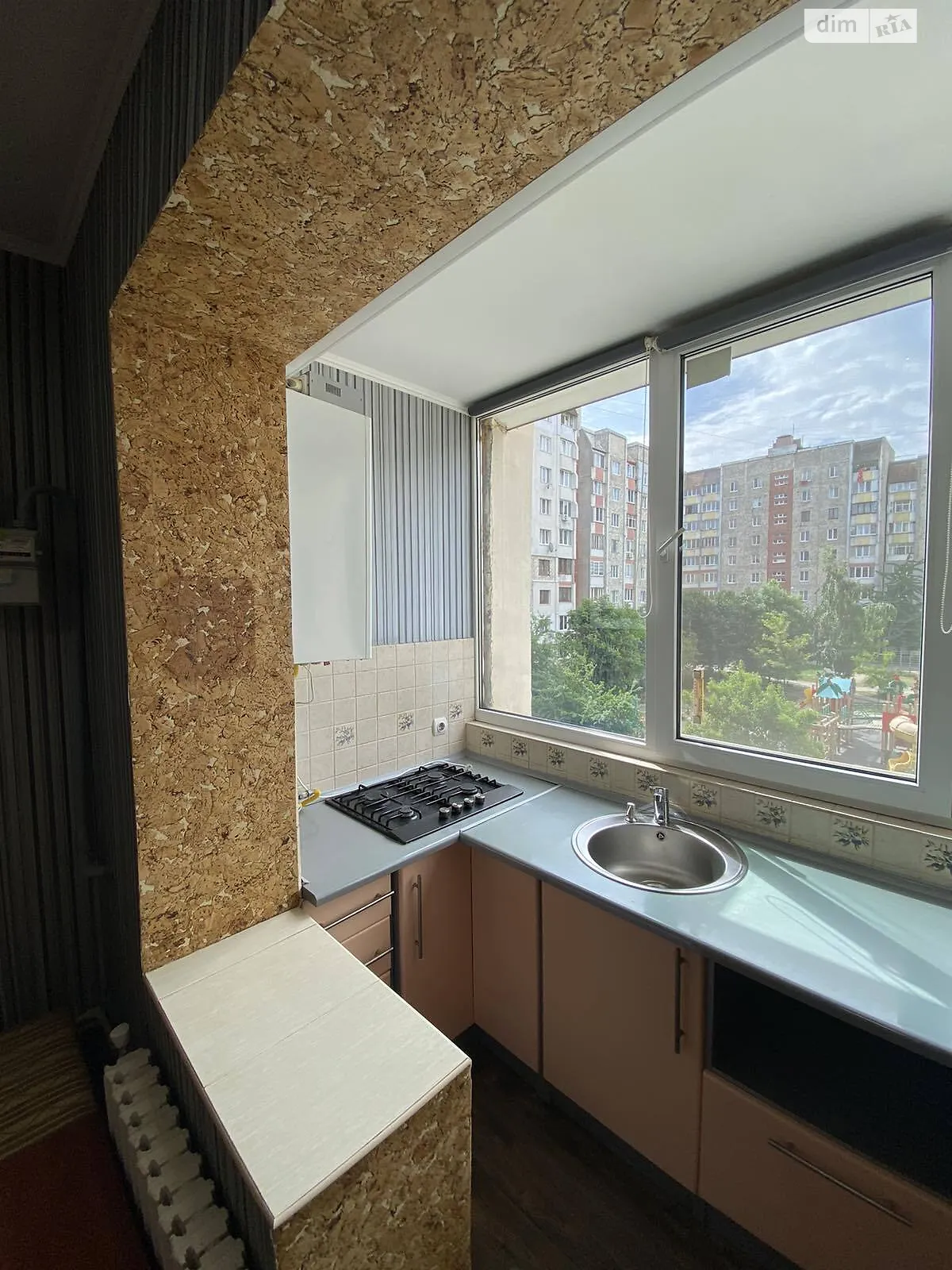 Продается 1-комнатная квартира 42 кв. м в Ивано-Франковске, ул. Ивасюка - фото 1