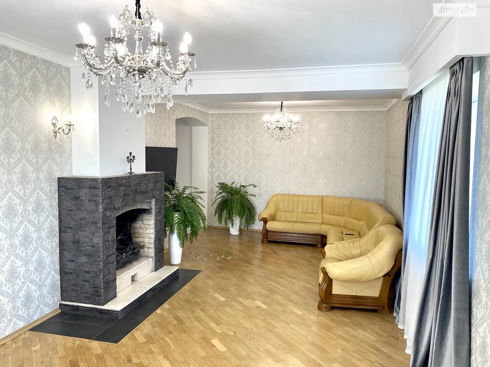Продается дом на 2 этажа 505 кв. м с мебелью, цена: 350000 € - фото 1
