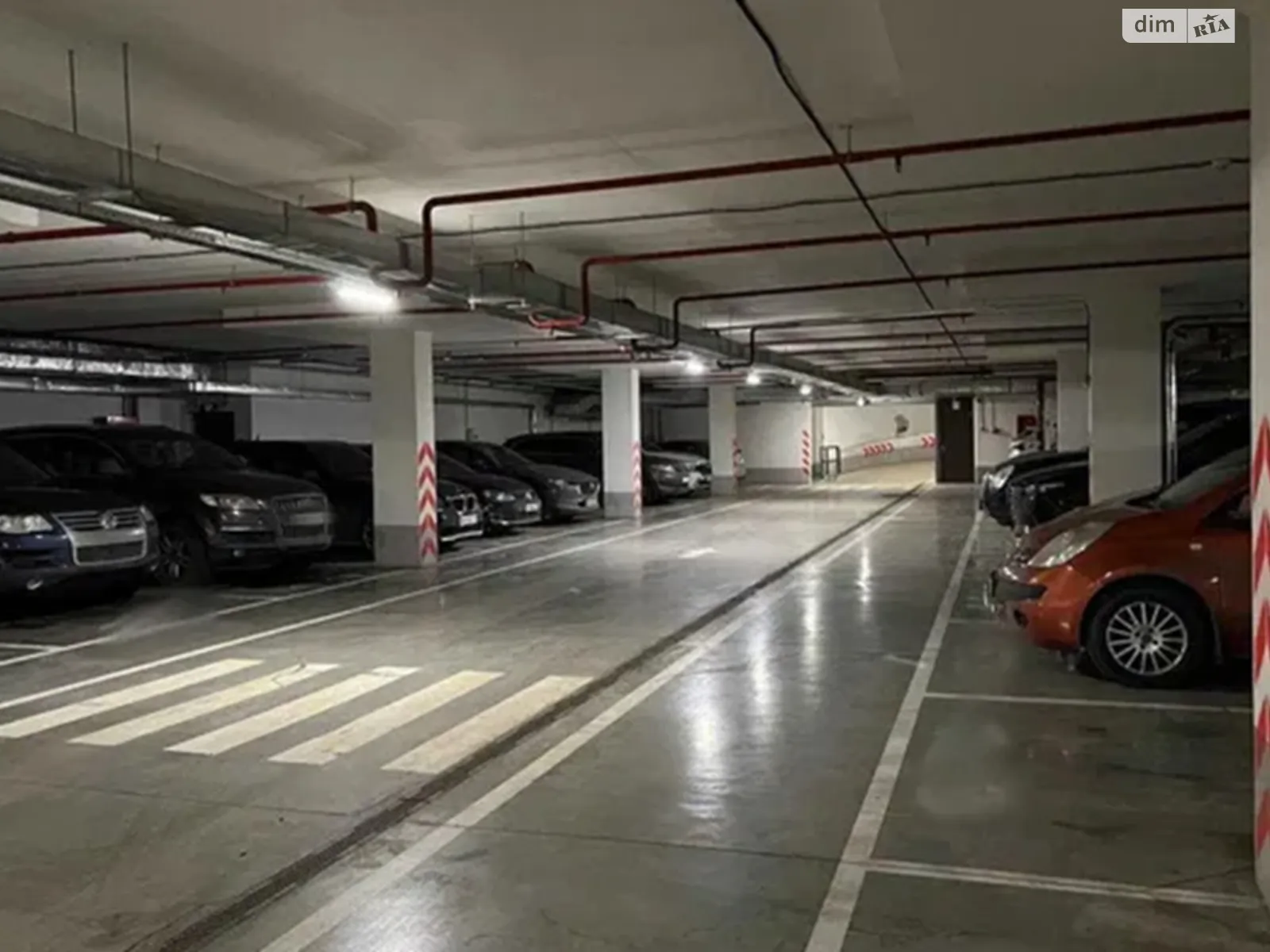 Продается подземный паркинг под легковое авто на 15 кв. м, цена: 17000 $ - фото 1