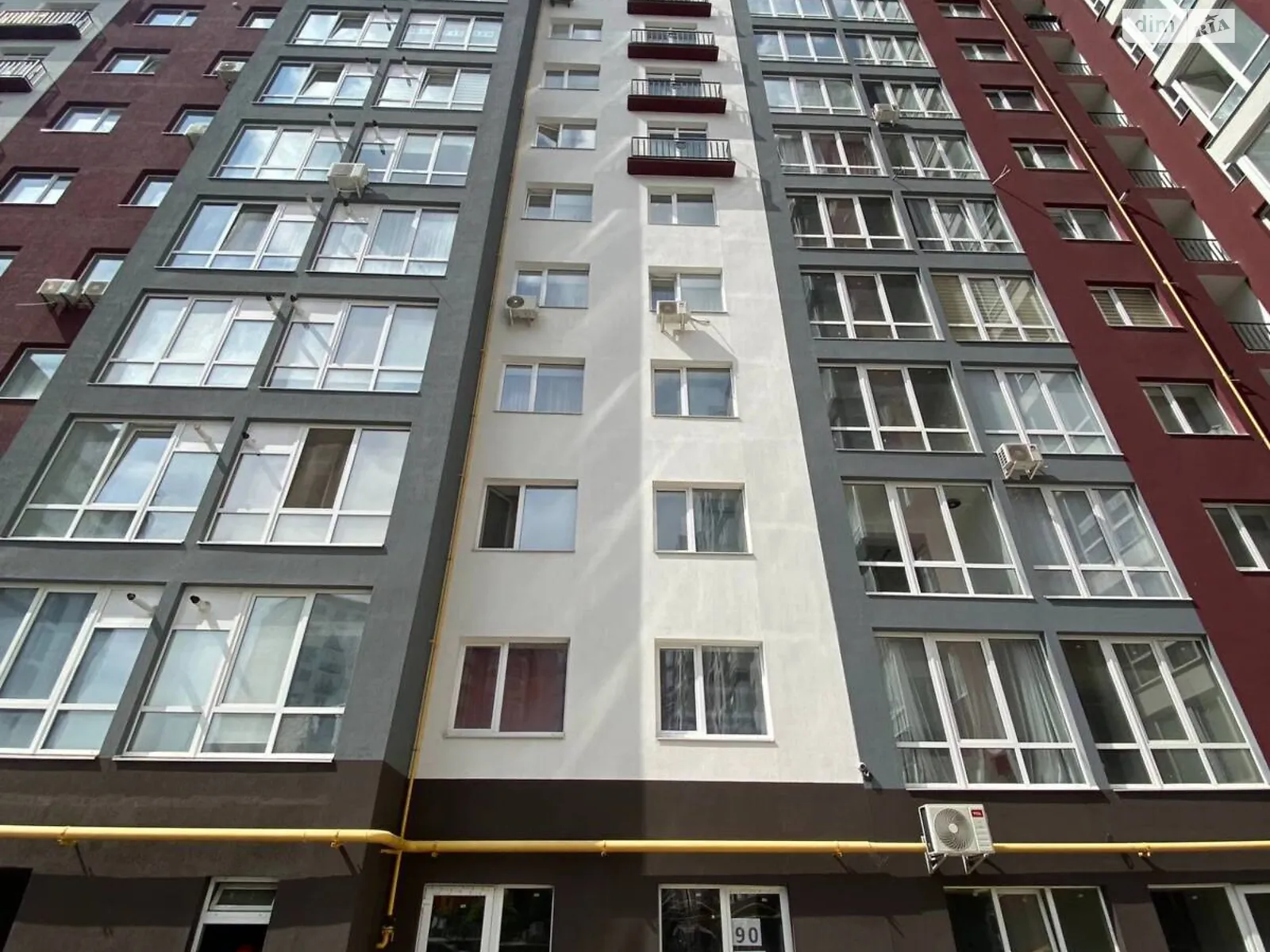 Продается 1-комнатная квартира 175 кв. м в Ивано-Франковске, ул. Княгинин - фото 1