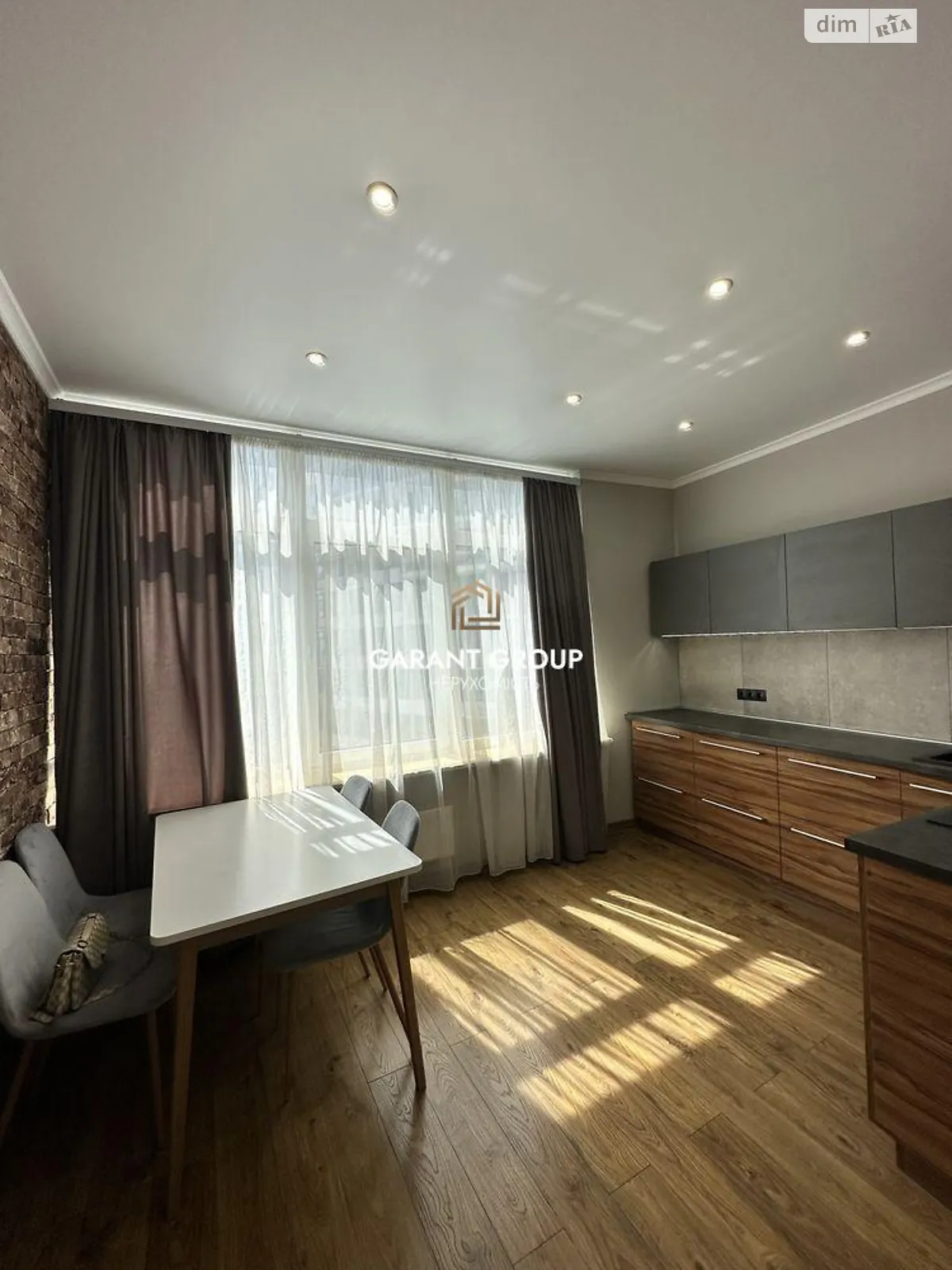 Продается 1-комнатная квартира 48 кв. м в Одессе, ул. Каманина - фото 1
