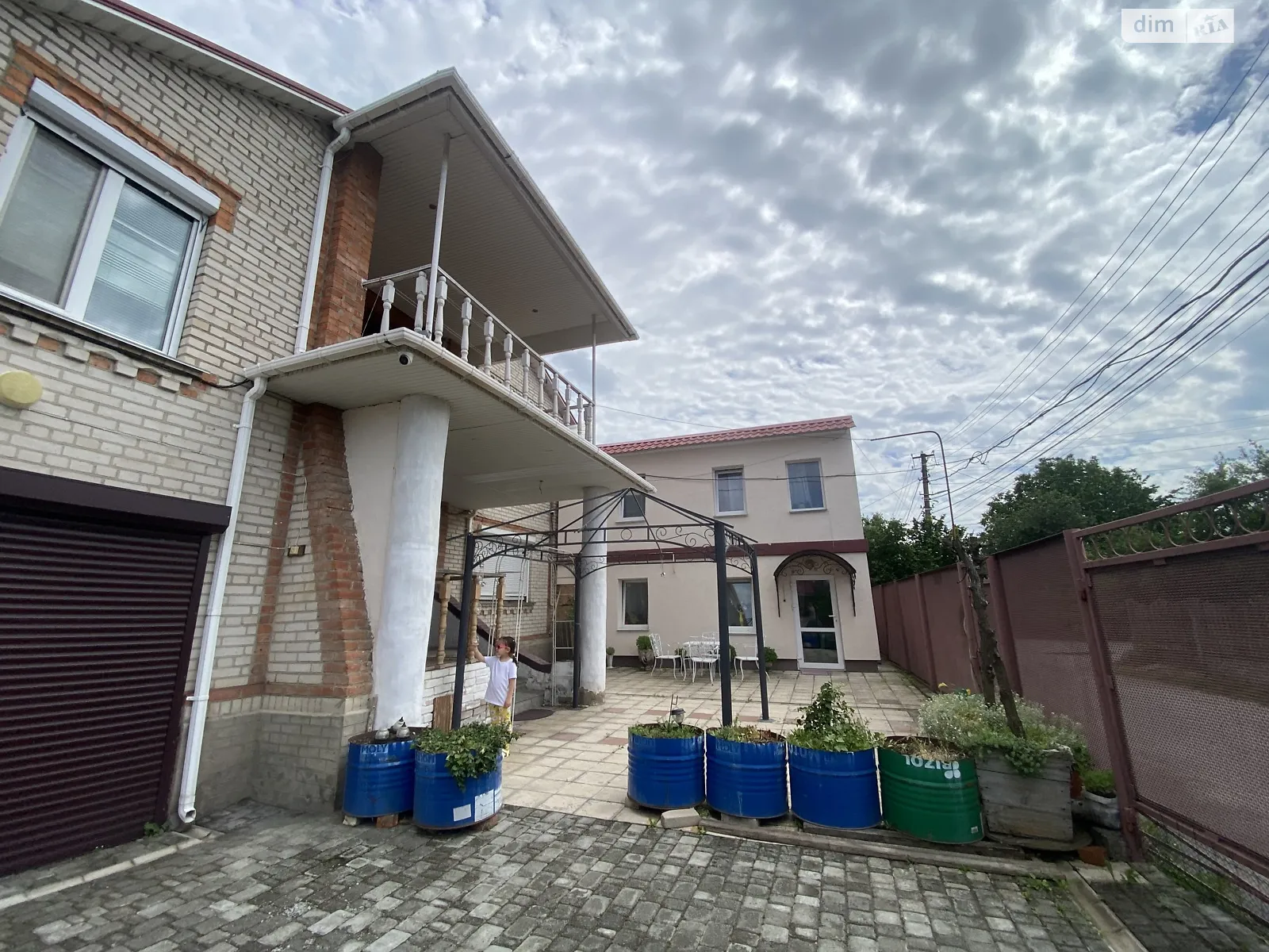 Продается дом на 2 этажа 360 кв. м с подвалом, цена: 170000 $ - фото 1