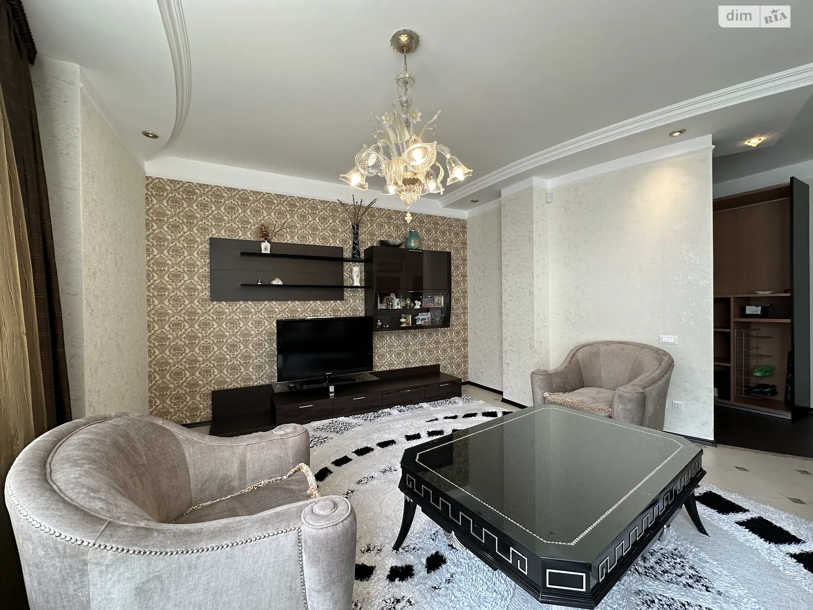 Сдается в аренду 3-комнатная квартира 120 кв. м в Одессе, ул. Литературная, 1А - фото 1