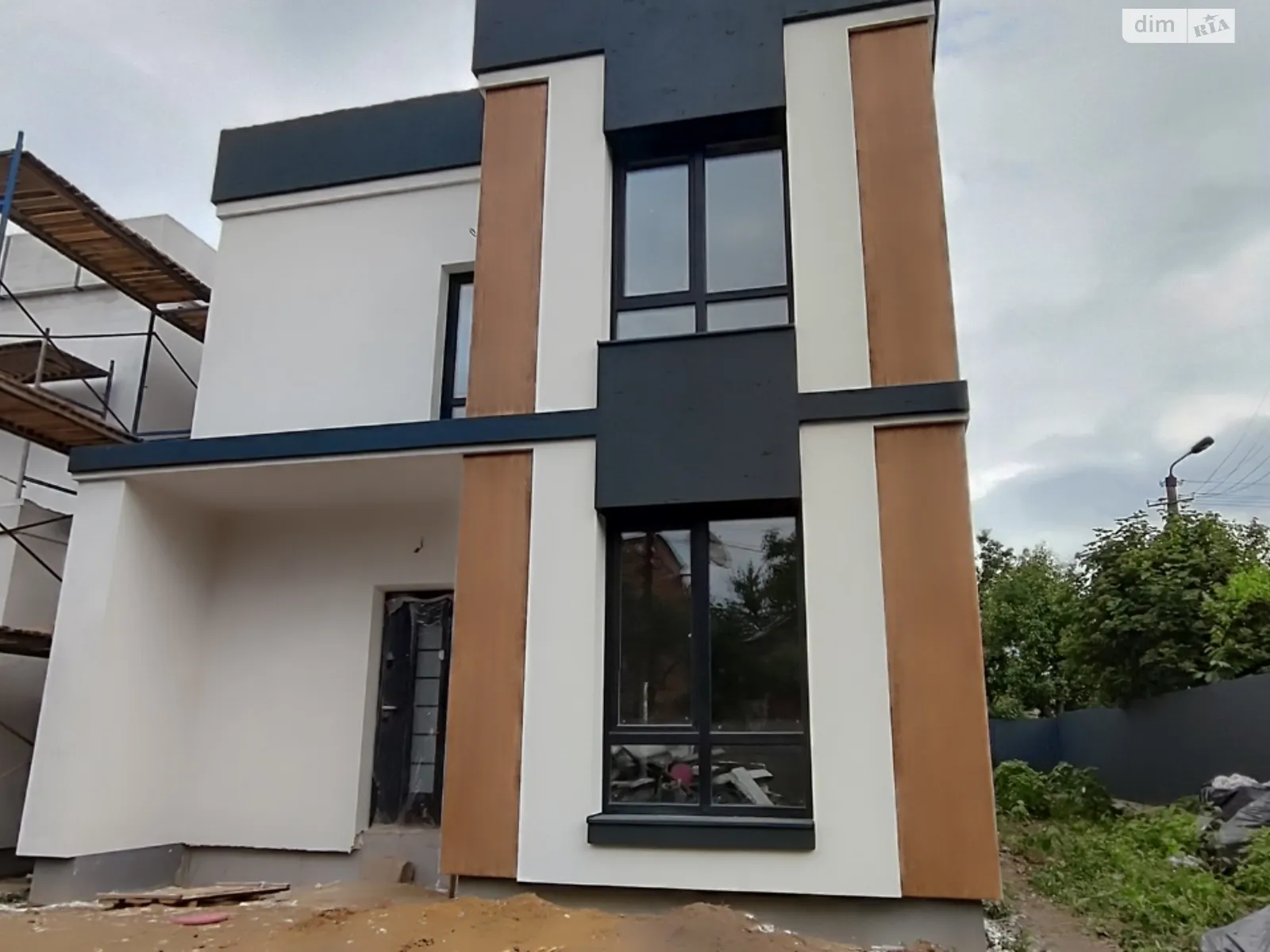 Продается дом на 2 этажа 125 кв. м с участком, цена: 140000 $ - фото 1