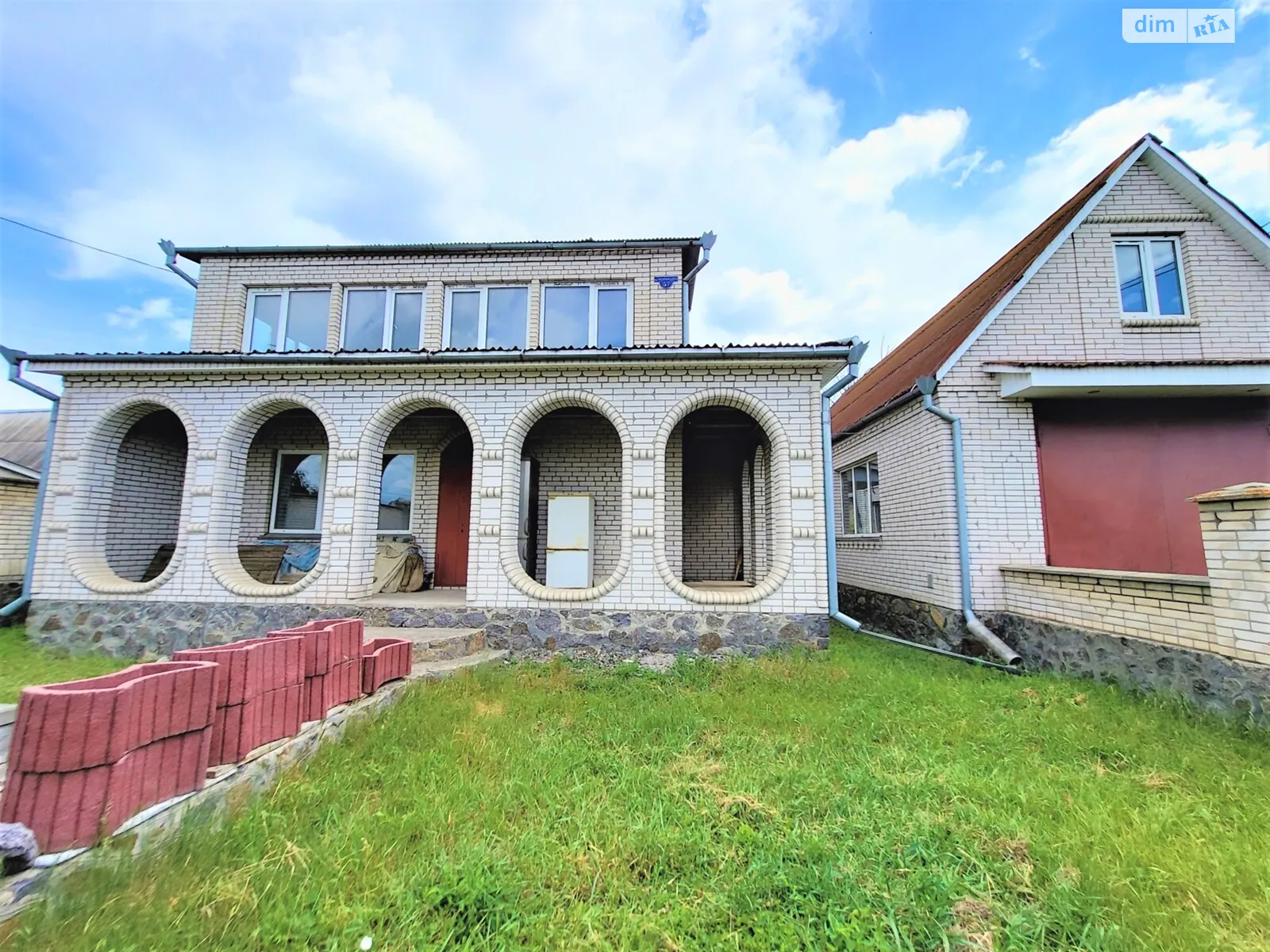 Продается дом на 2 этажа 190 кв. м с камином, цена: 87000 $ - фото 1