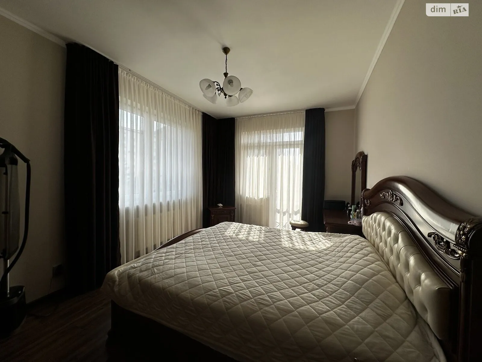 Продается 3-комнатная квартира 97 кв. м в Ужгороде, ул. Гленца - фото 1