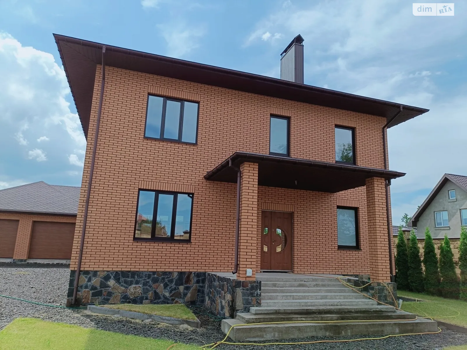 Продается дом на 2 этажа 184 кв. м с баней/сауной, цена: 399000 $ - фото 1